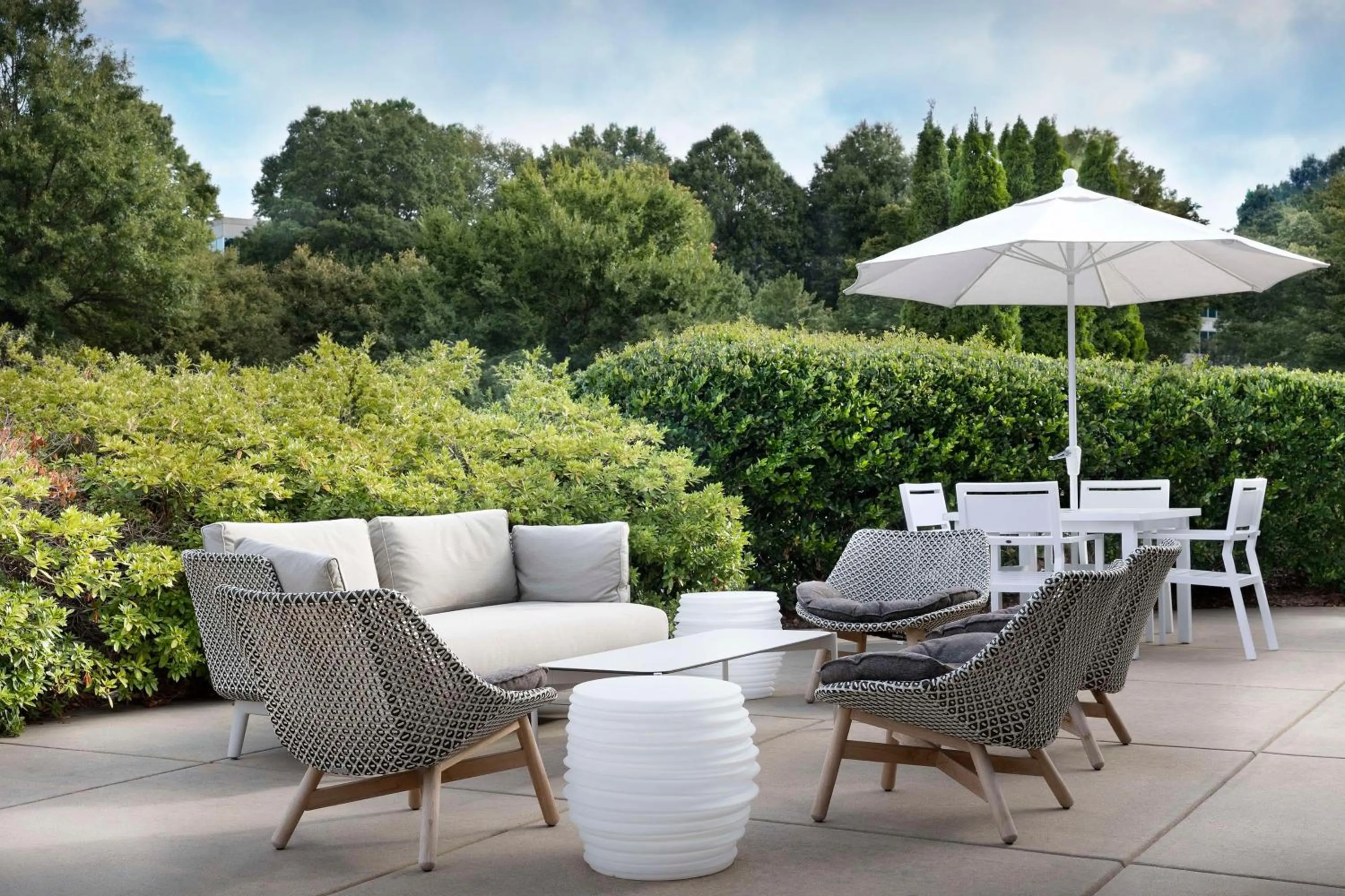 Patio in Embassy Suites Atlanta - Kennesaw Town Center