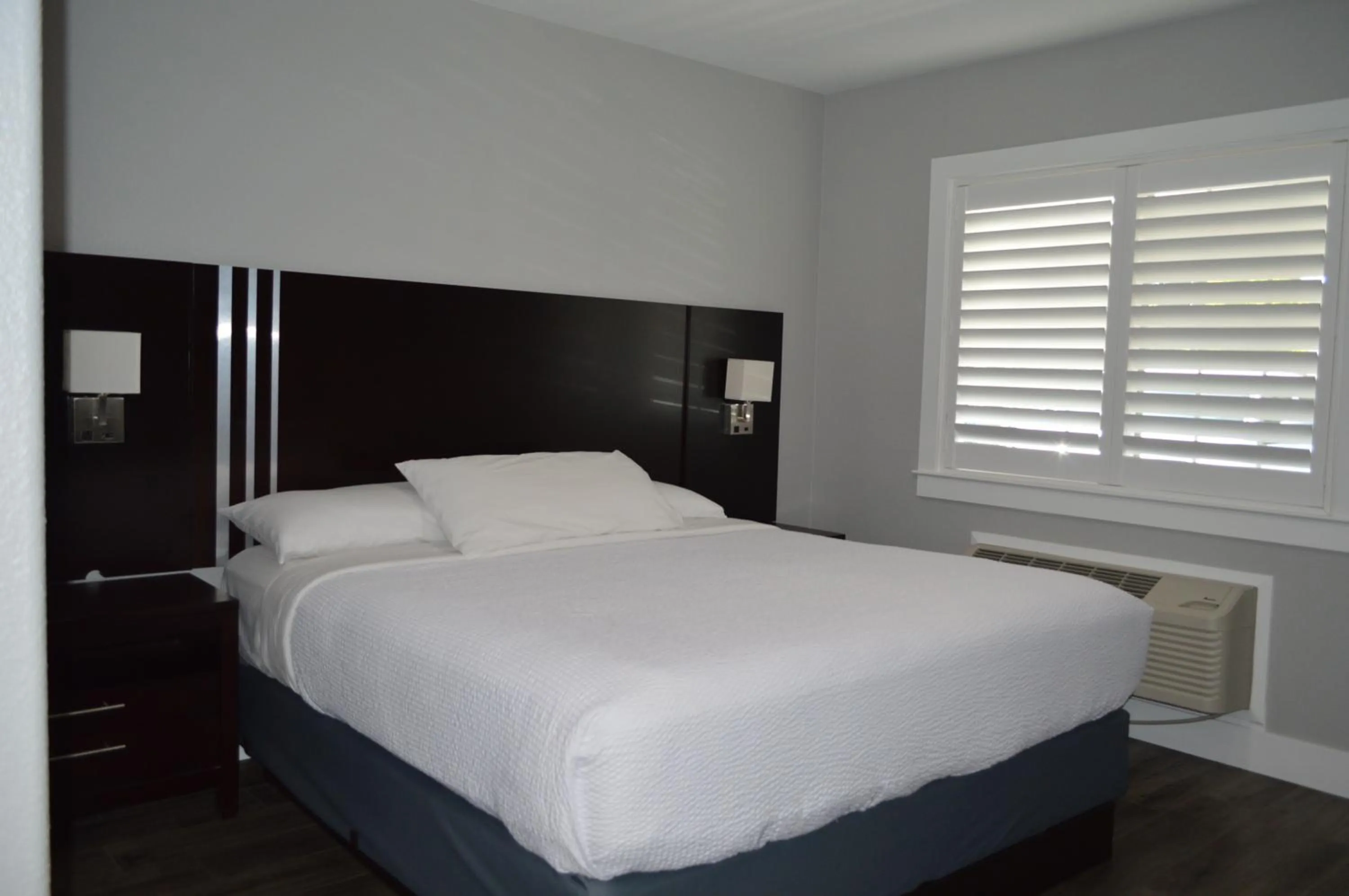 Bedroom, Bed in Fairview Inn & Suites
