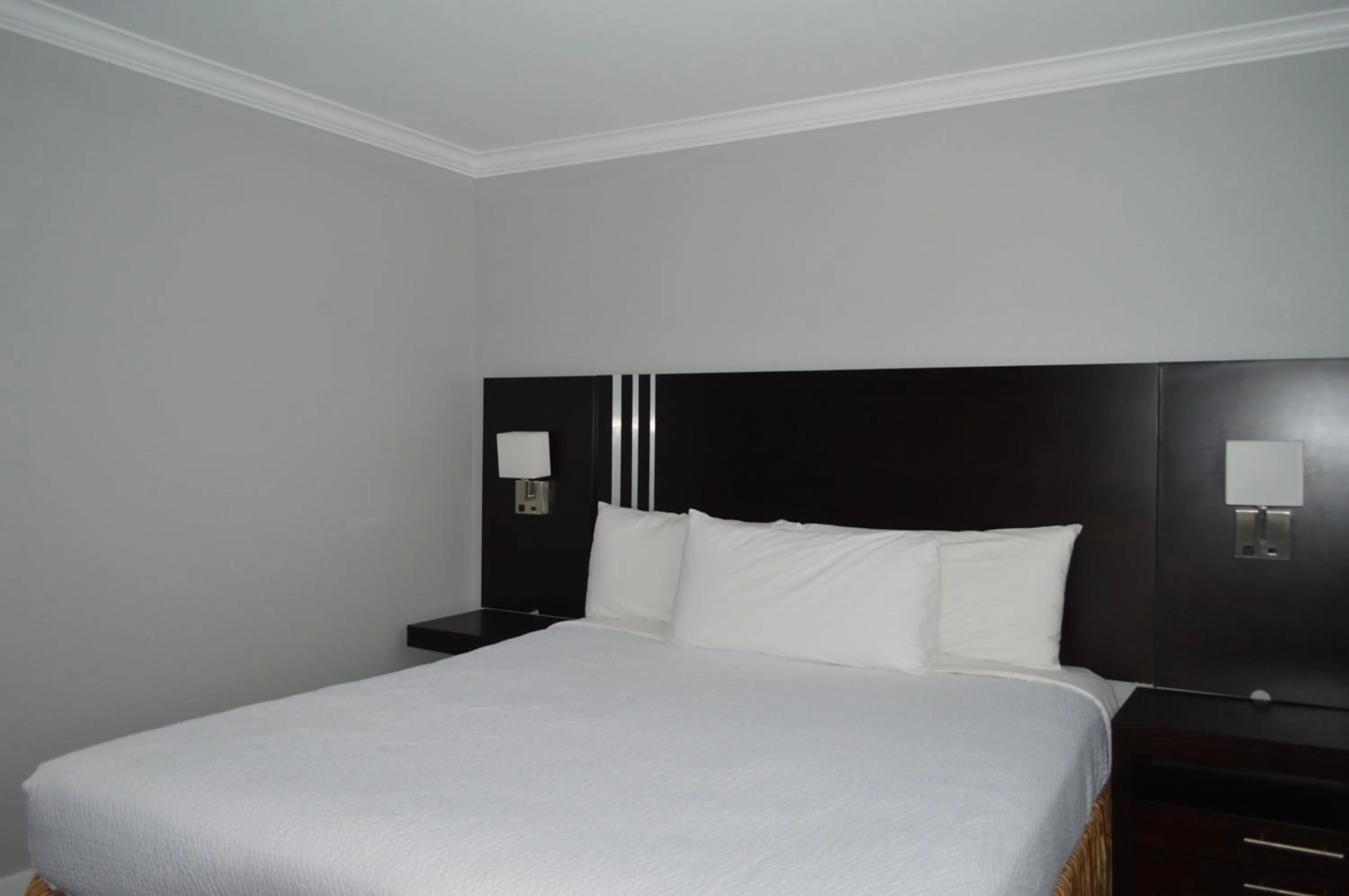 Bedroom, Bed in Fairview Inn & Suites