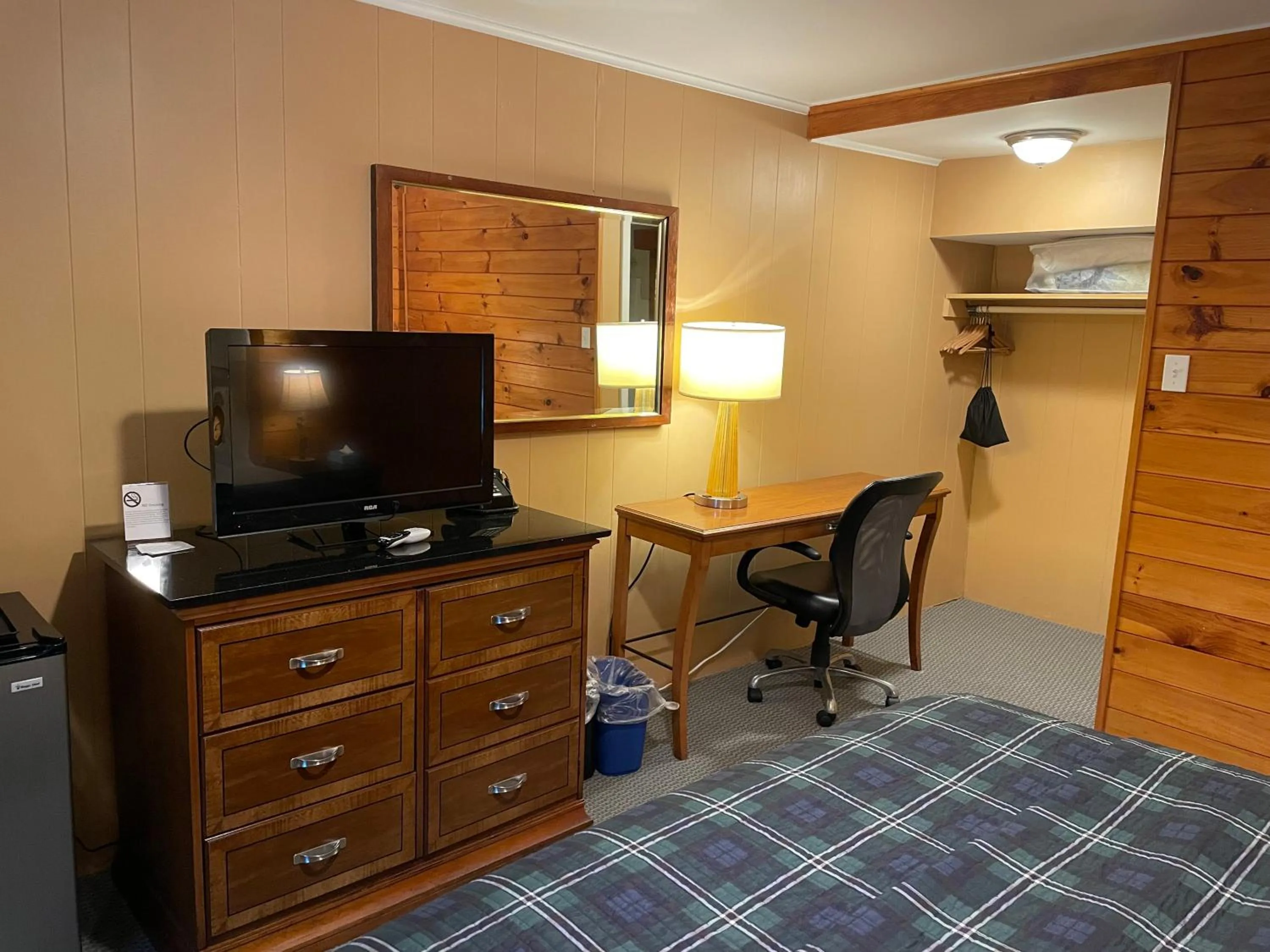 Bed in Northern Lights Lodge