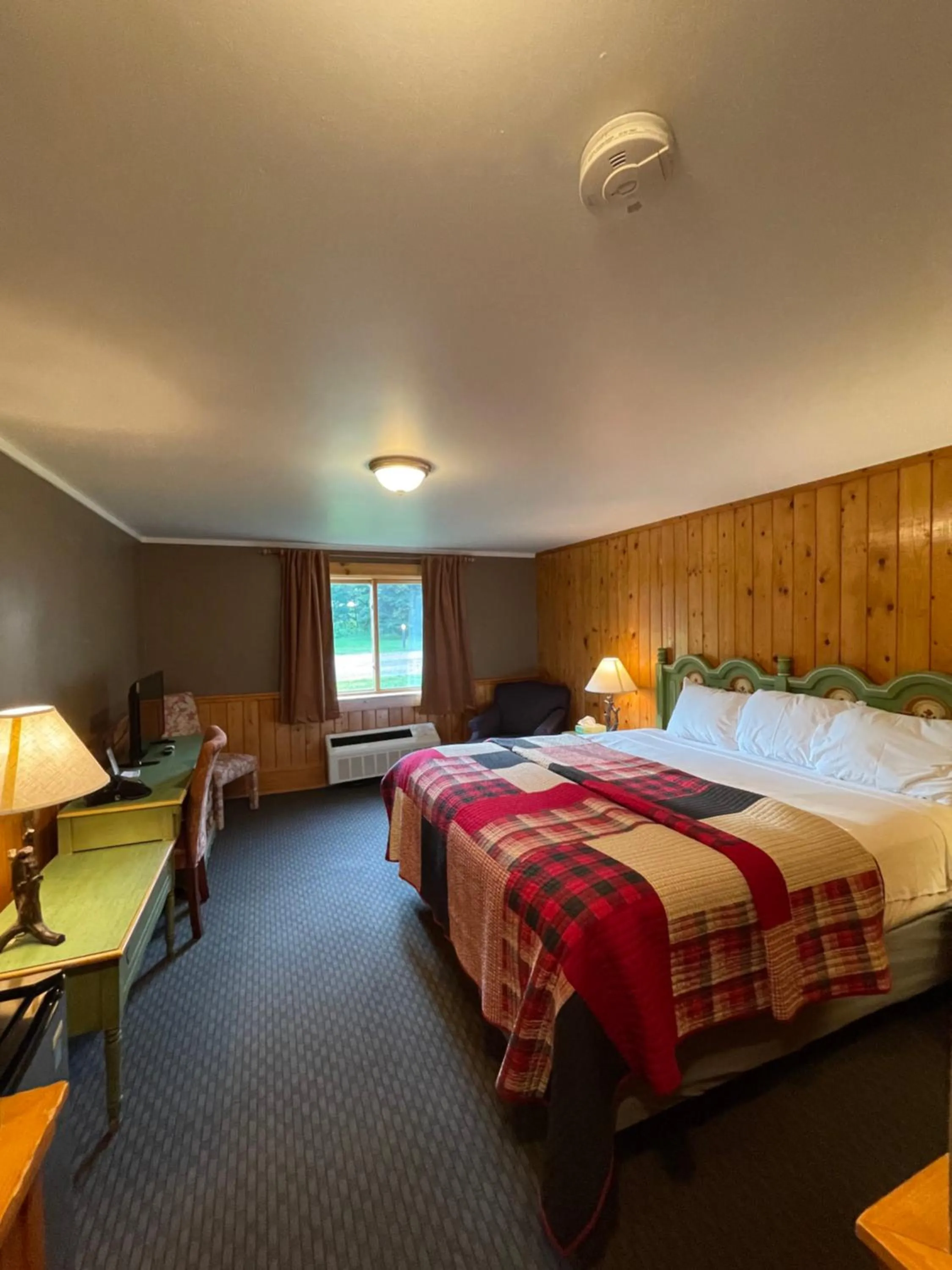 Bed in Northern Lights Lodge