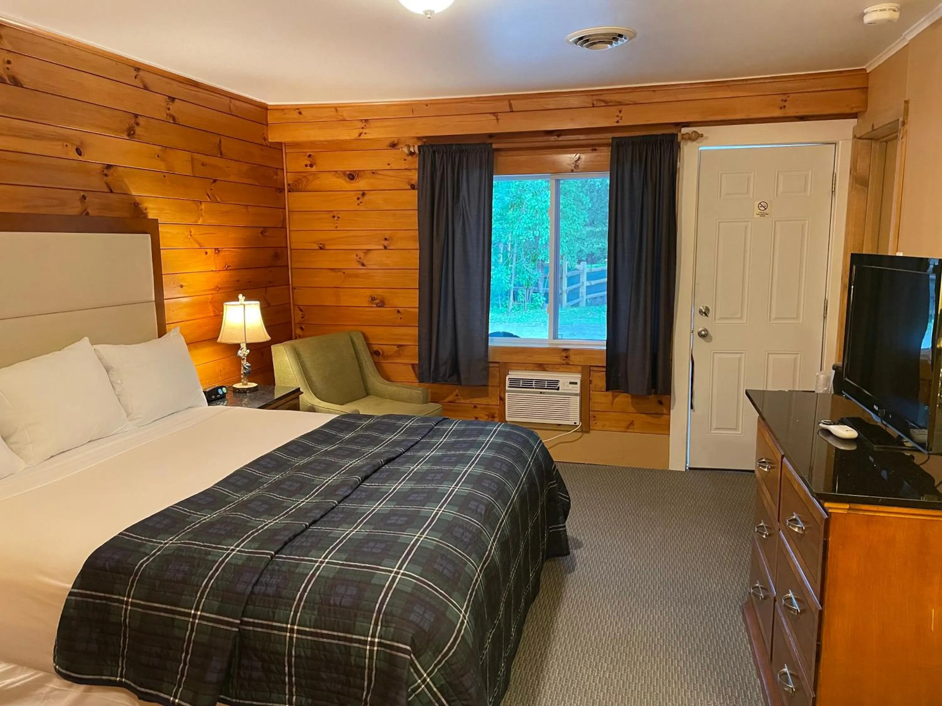 Bed in Northern Lights Lodge