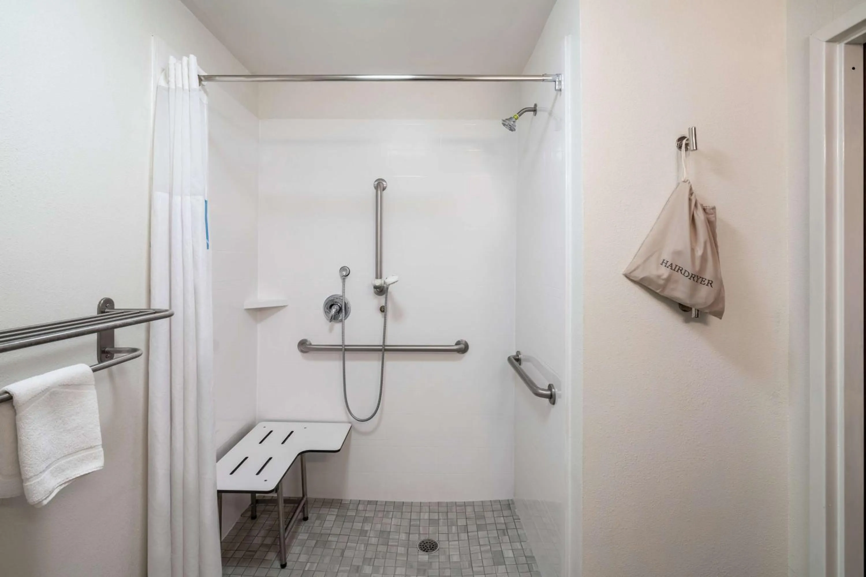 Bathroom in Hampton Inn & Suites Opelika-I-85 Auburn Area