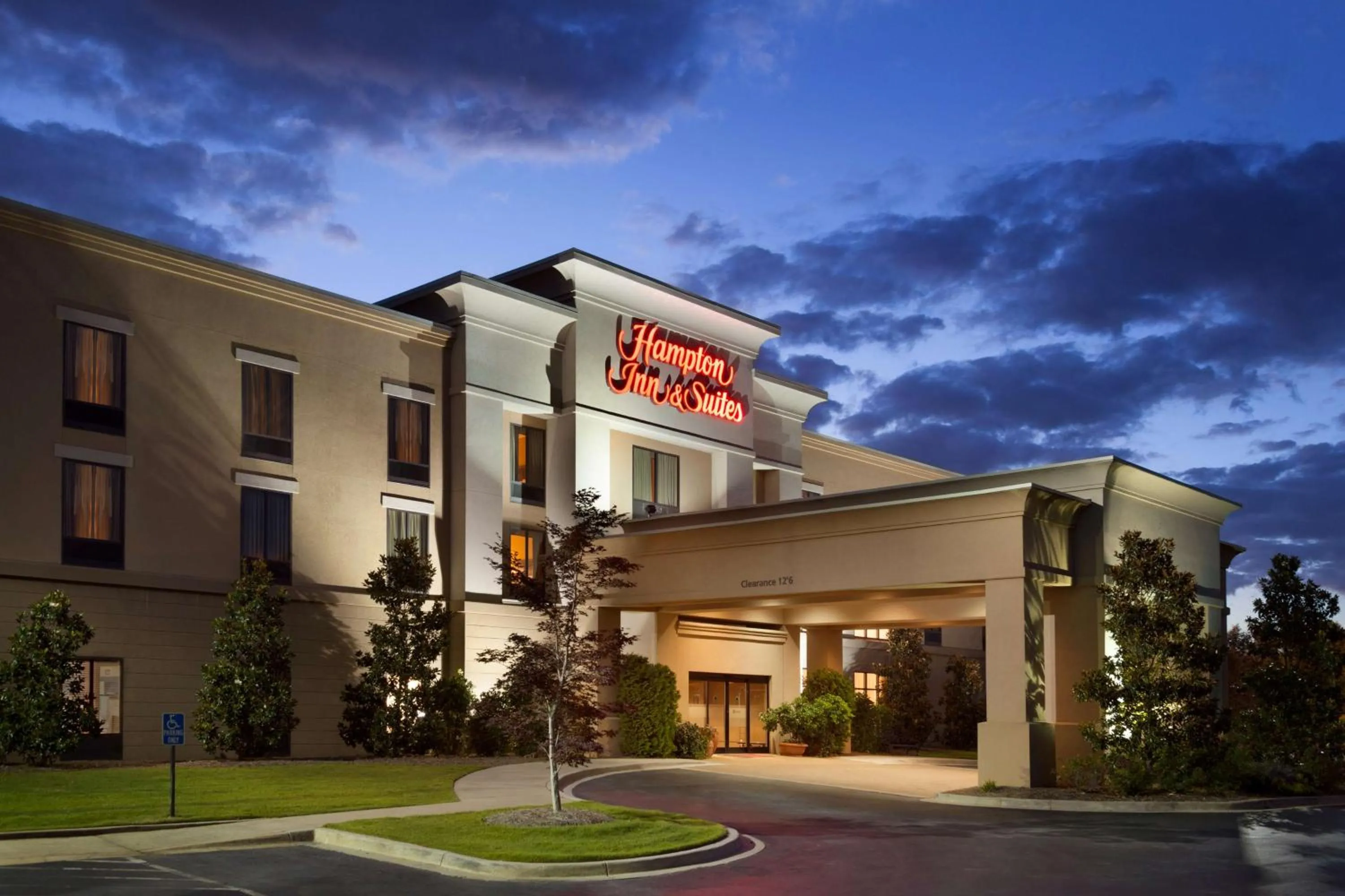 Property building in Hampton Inn & Suites Opelika-I-85 Auburn Area