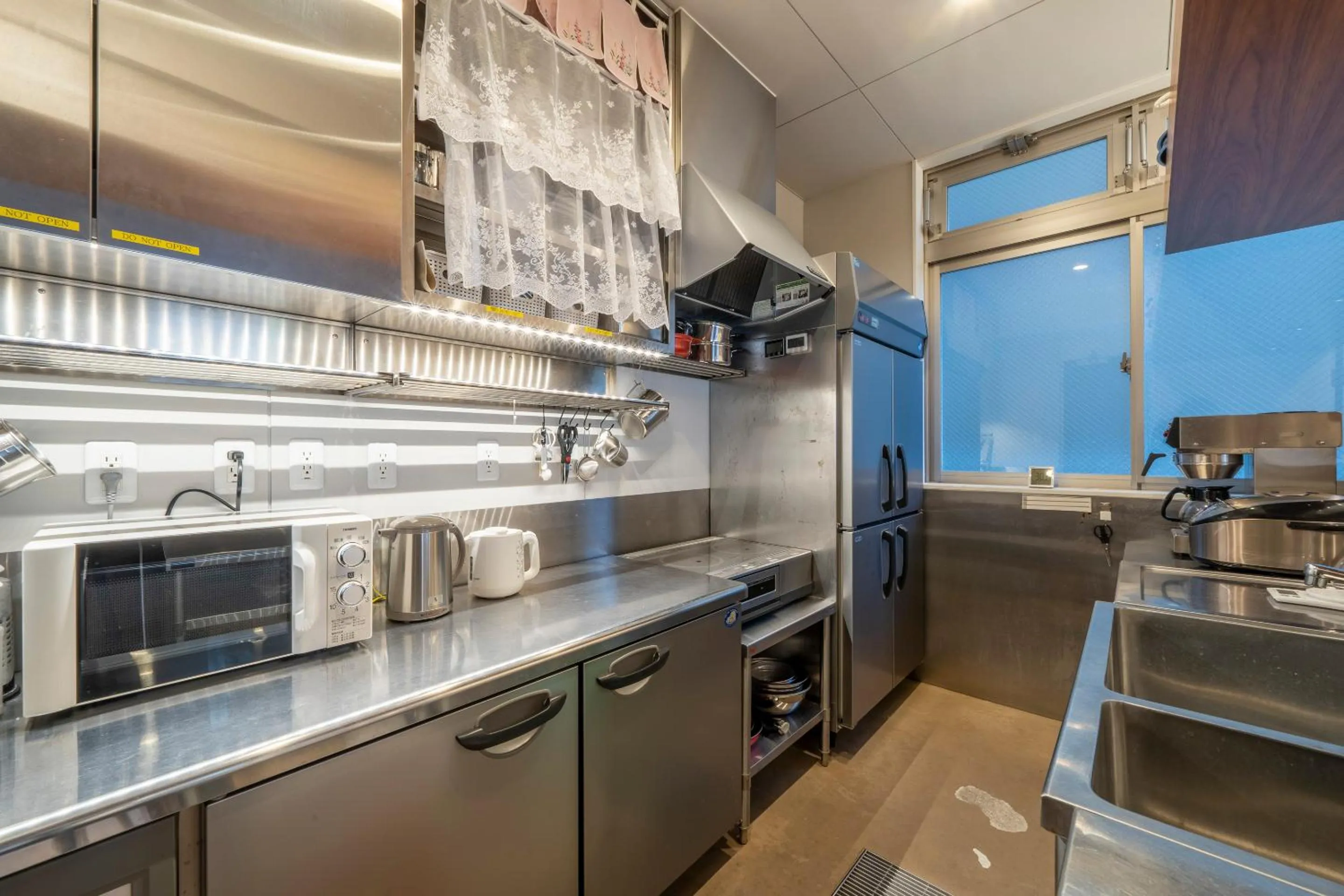 Communal kitchen in RESI STAY Jisco Hotel Kyoto Goshonishi