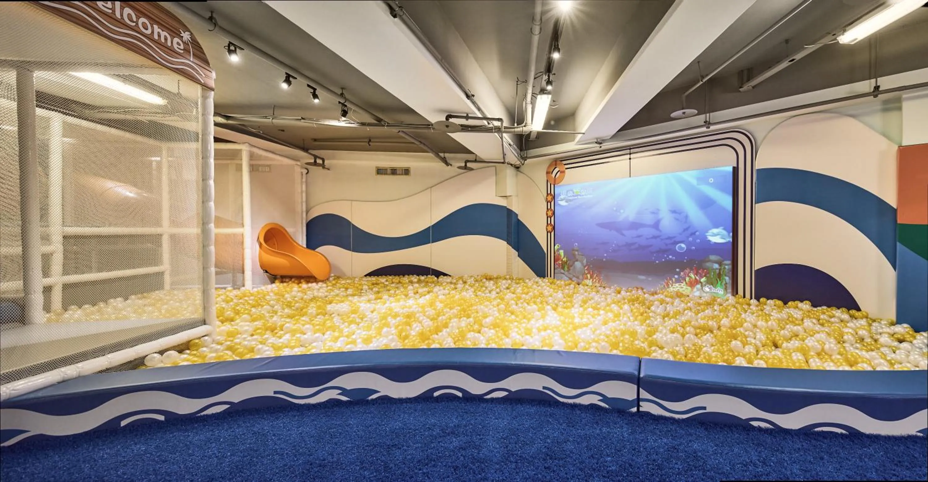 Children play ground in Beach Resort Green Bay