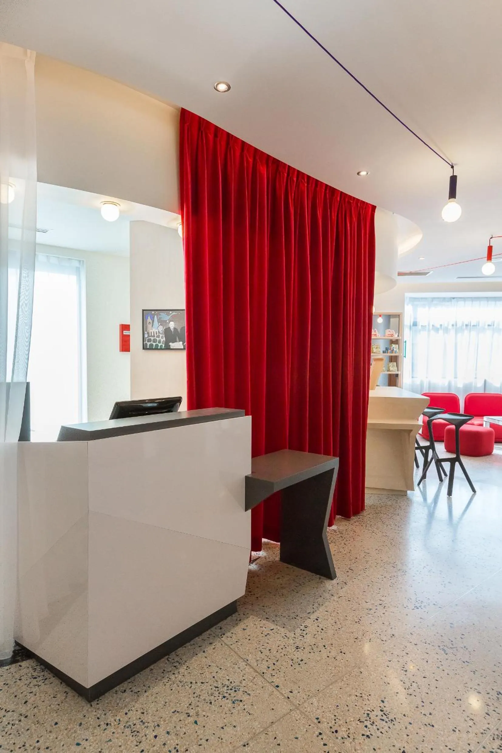 Lobby or reception in ibis Styles Paris Mairie de Montreuil