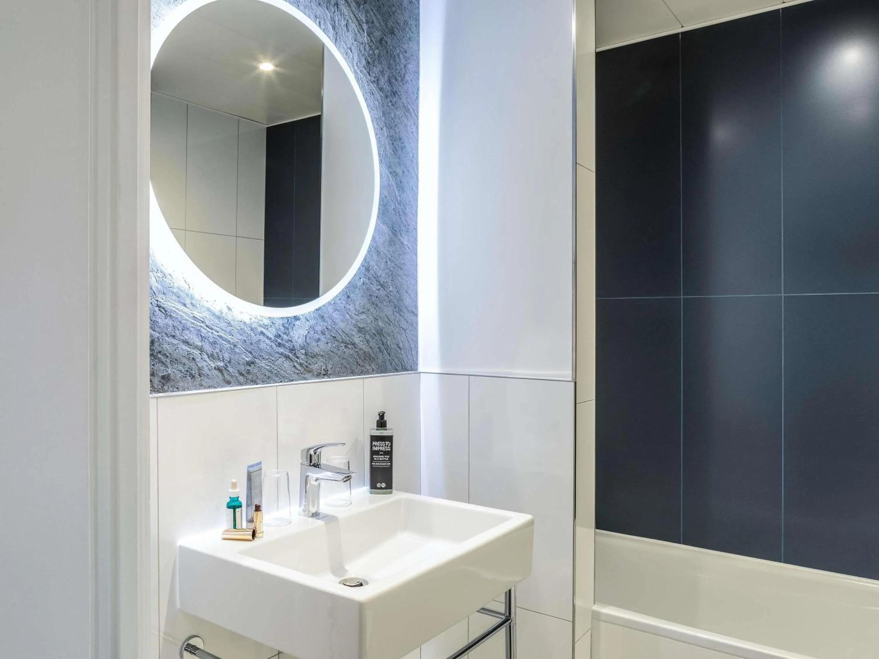 Bedroom in ibis Styles Paris Mairie de Montreuil