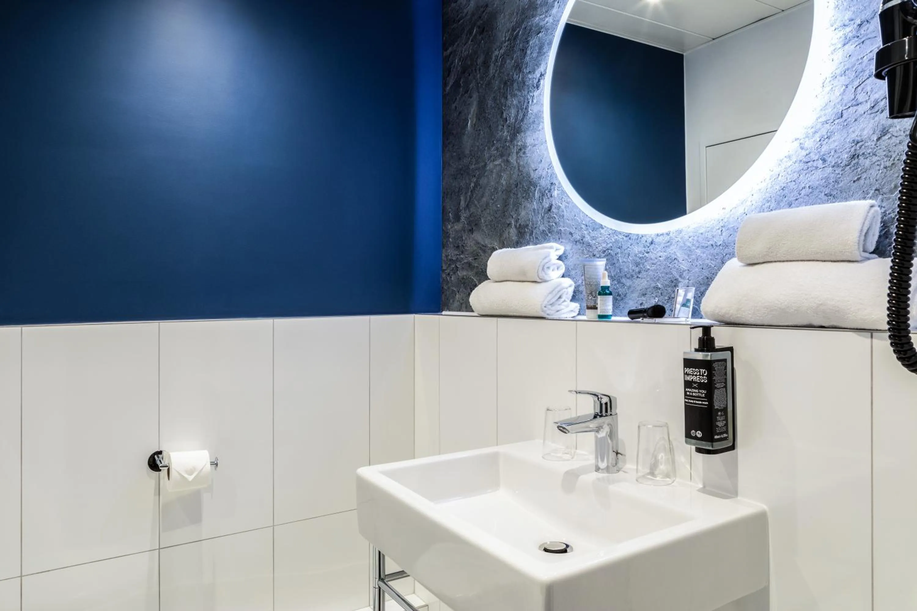 Bathroom in ibis Styles Paris Mairie de Montreuil