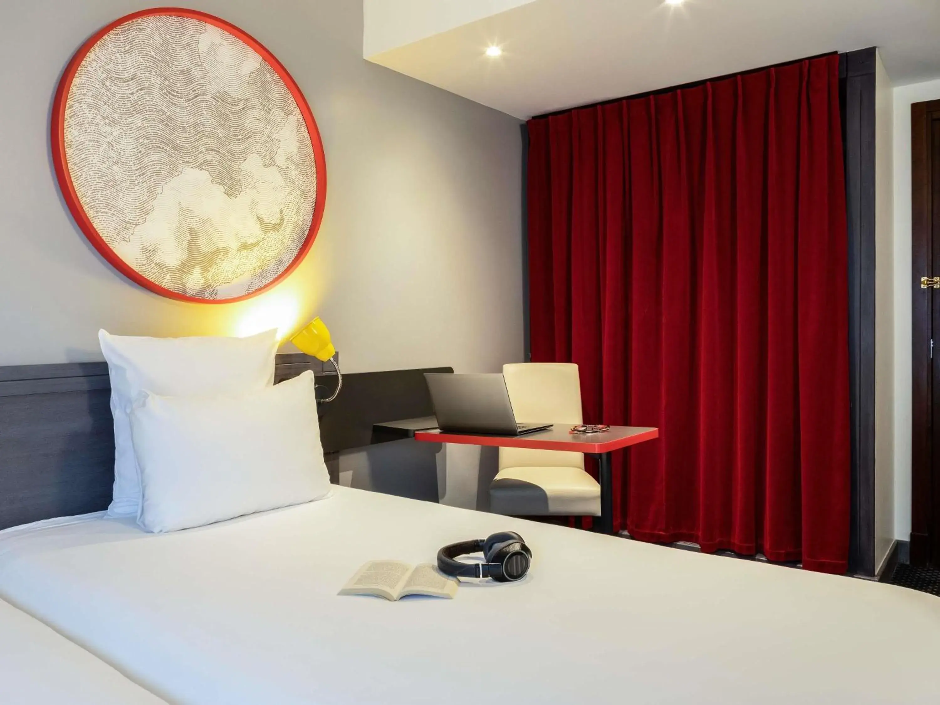 Bedroom, Bed in ibis Styles Paris Mairie de Montreuil Bedroom, Bed in ibis Styles Paris Mairie de Montreuil