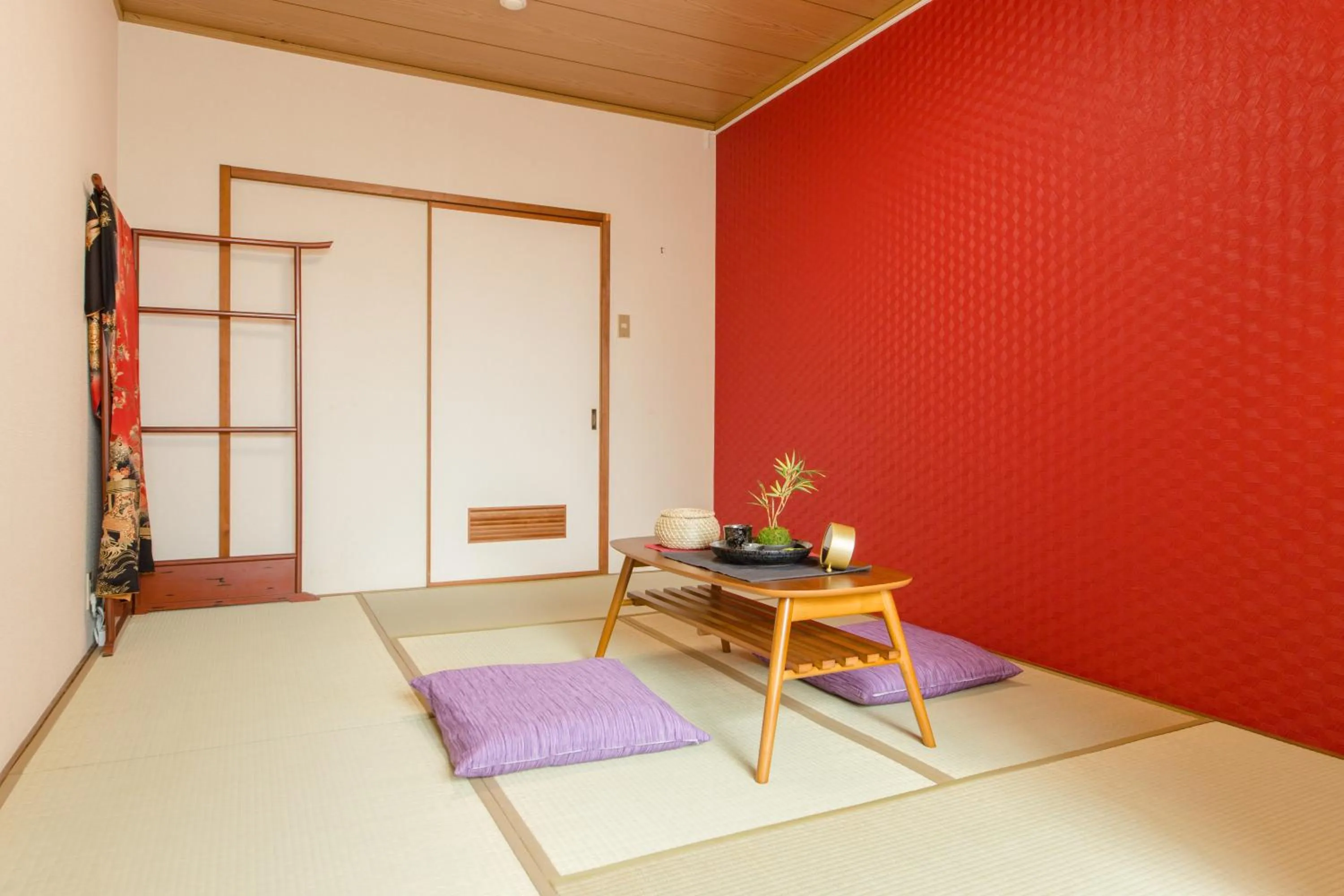 Living room, Bed in Vacational Rental Sunny Heights