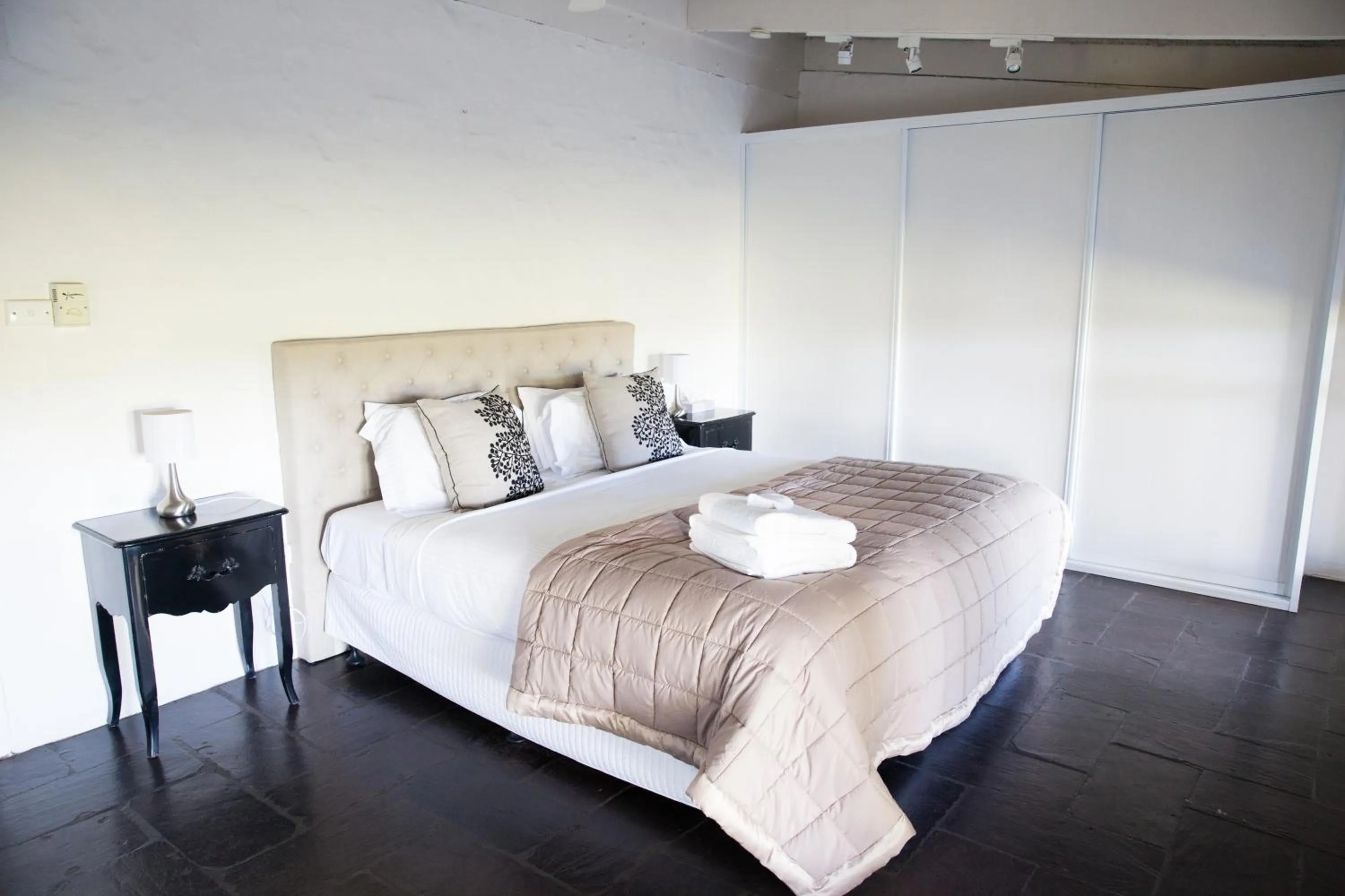 Bedroom, Bed in Wandin Valley Estate