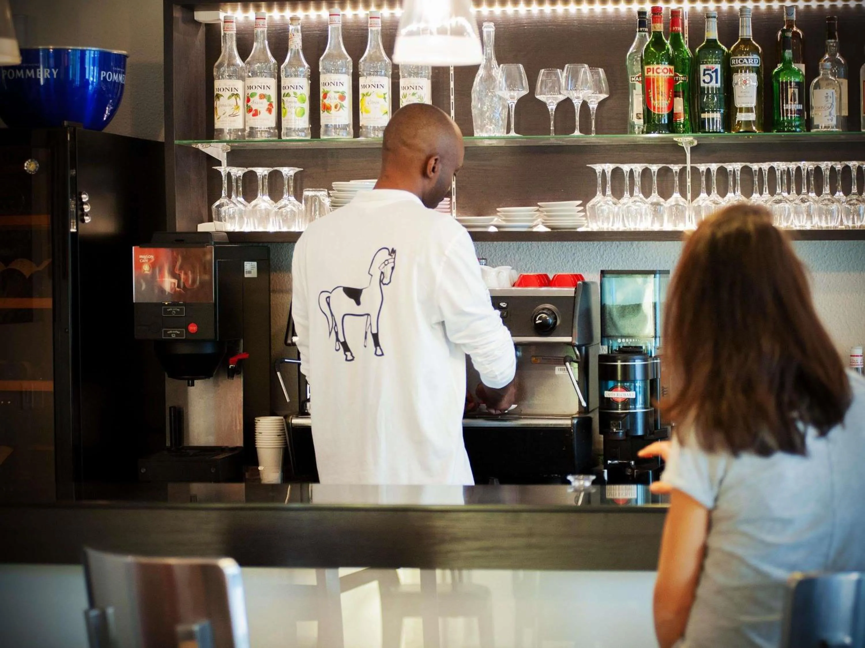 Lounge or bar in ibis Maisons Laffitte