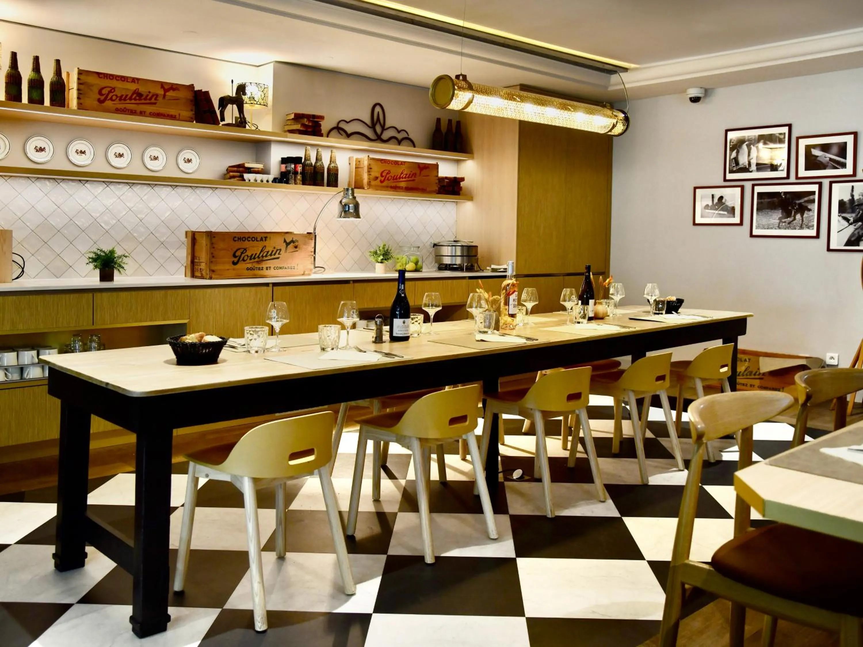 Restaurant/places to eat in ibis Maisons Laffitte