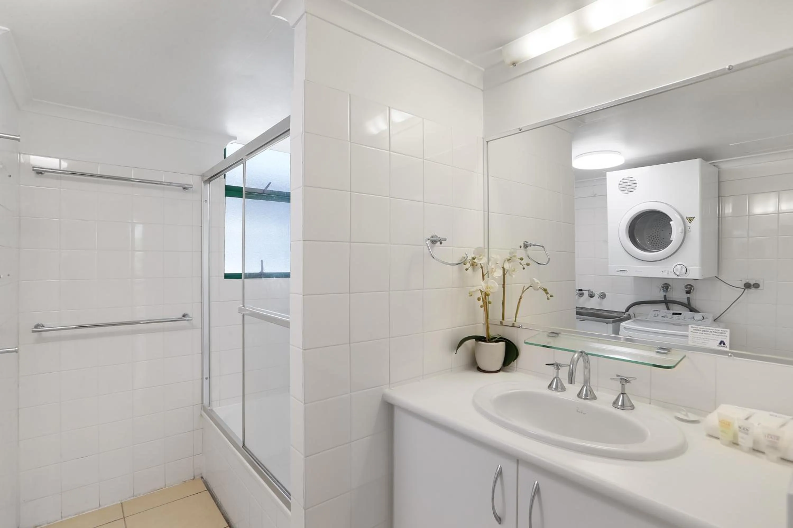 Bathroom in Headland Gardens Holiday Apartments
