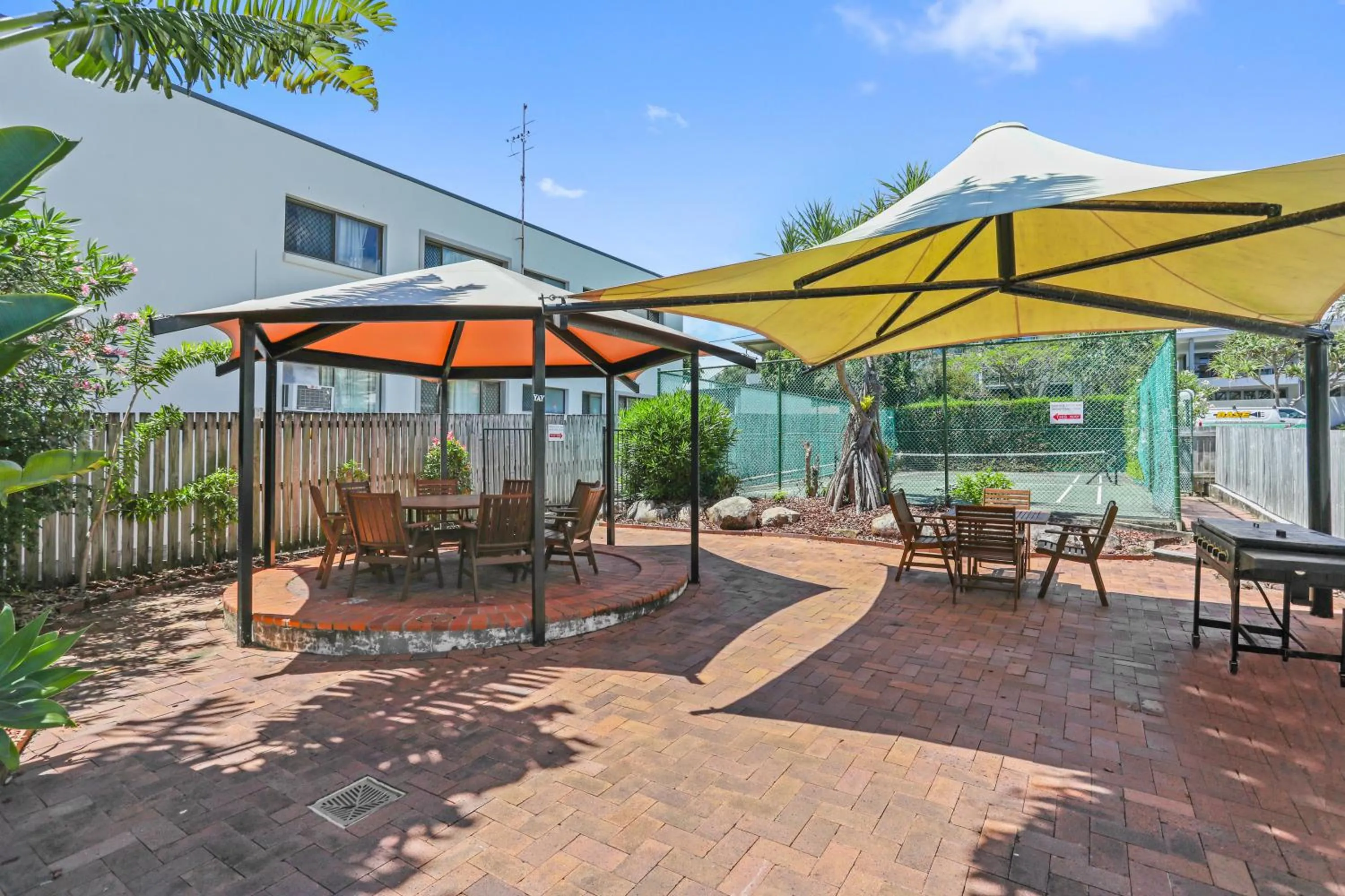 BBQ facilities in Headland Gardens Holiday Apartments