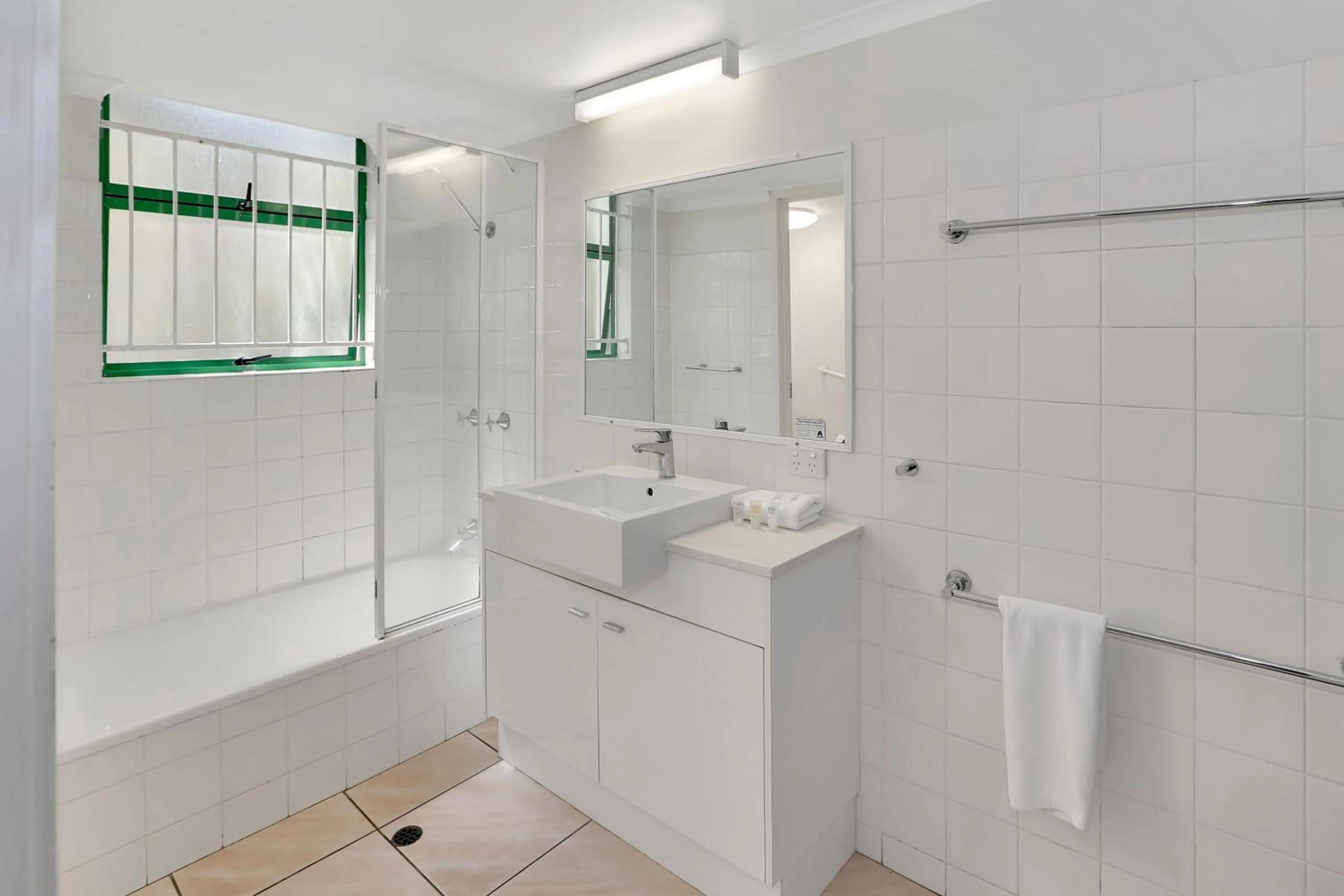 Bathroom in Headland Gardens Holiday Apartments
