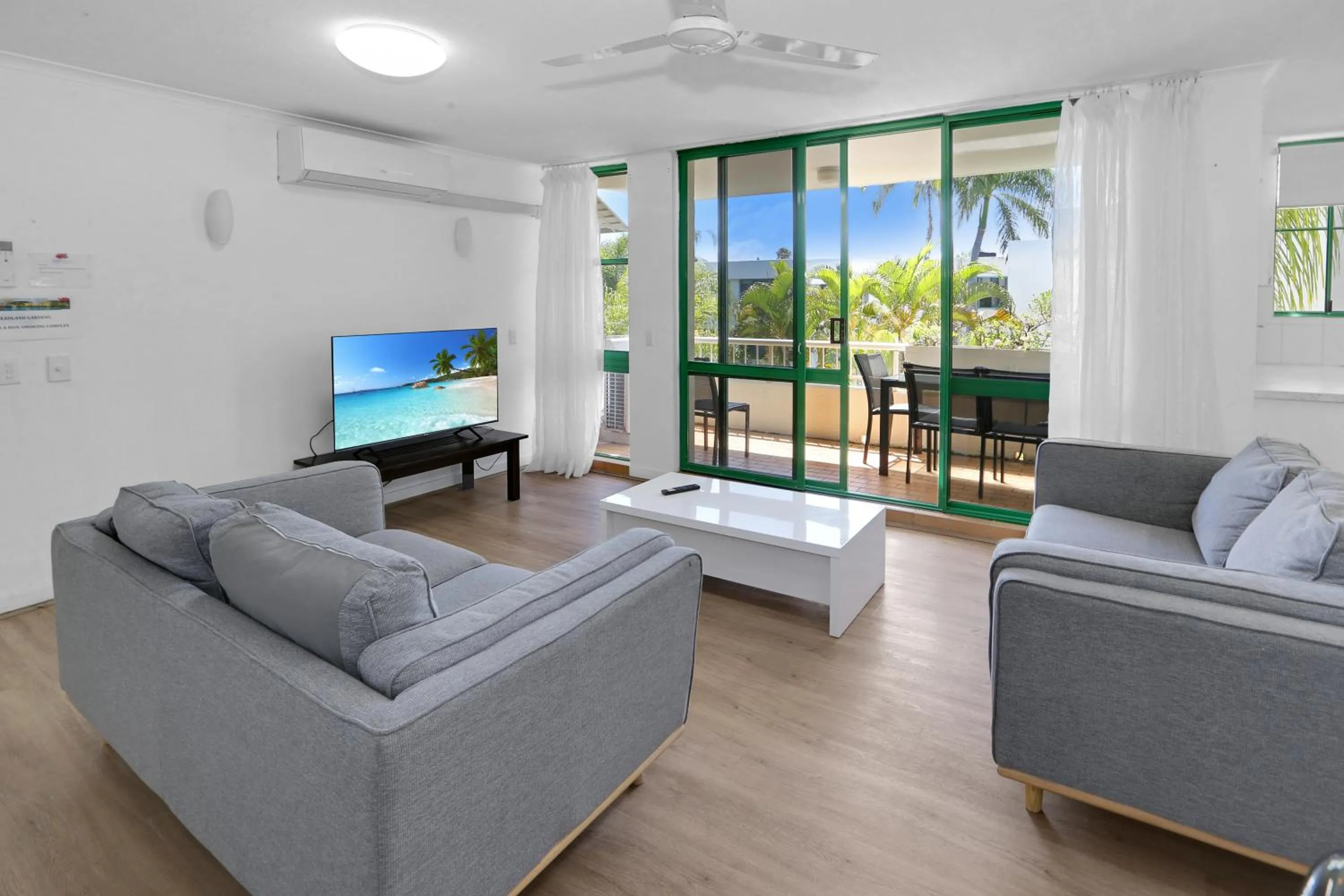 Lounge or bar in Headland Gardens Holiday Apartments