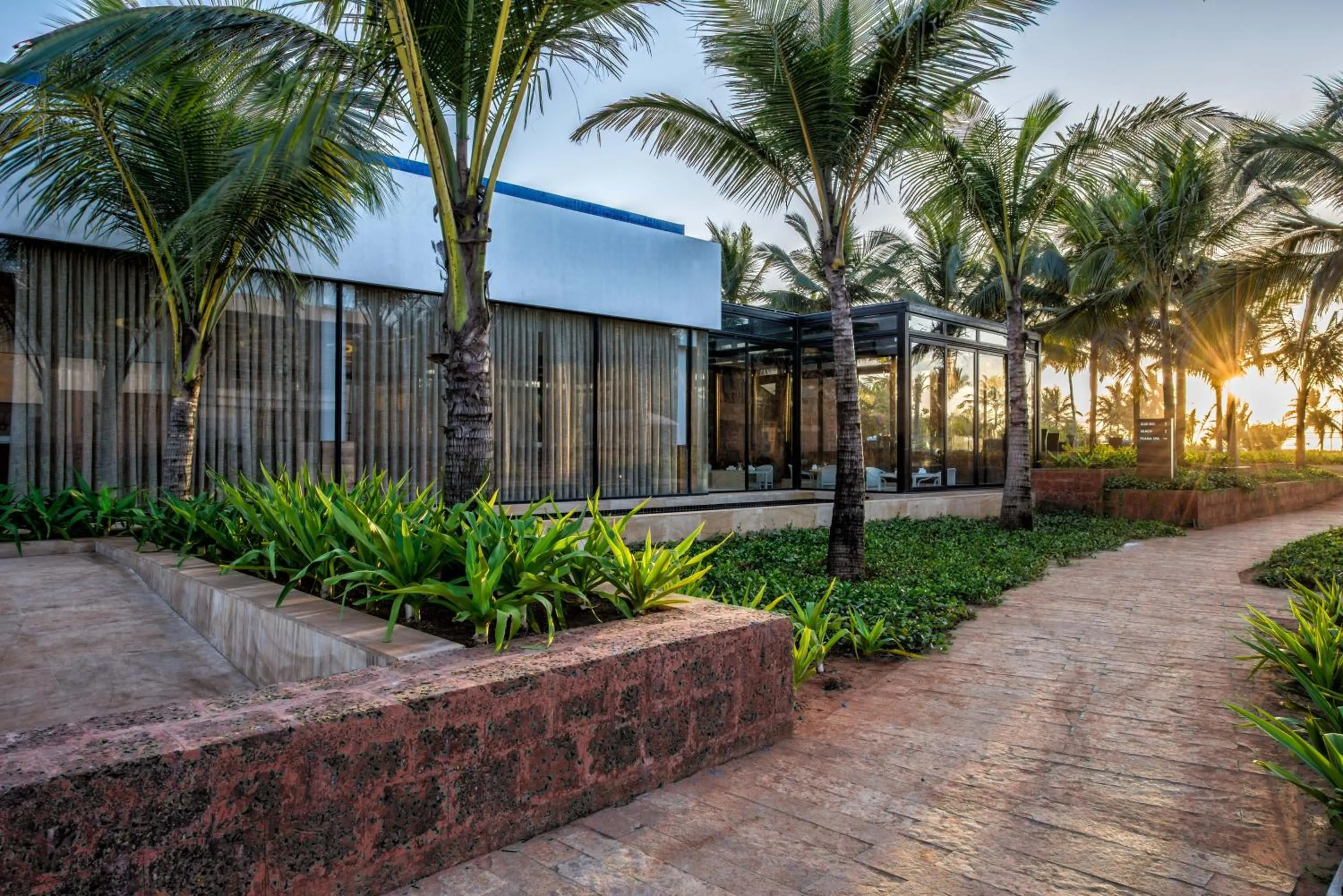 Restaurant/places to eat in Azaya Beach Resort Goa