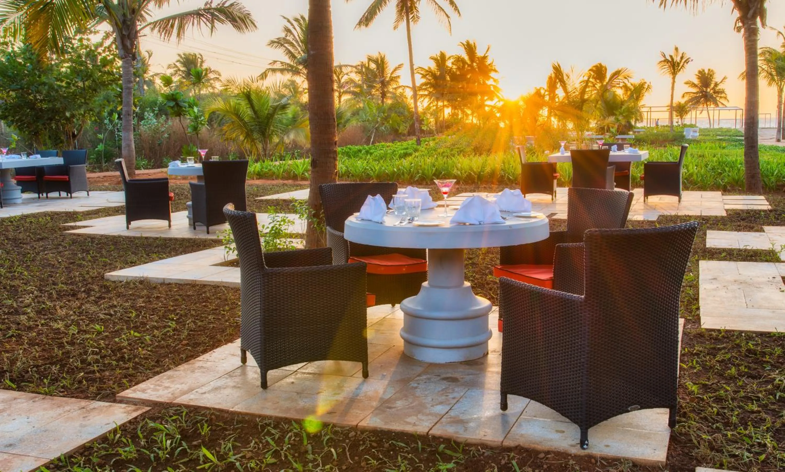 Restaurant/places to eat in Azaya Beach Resort Goa