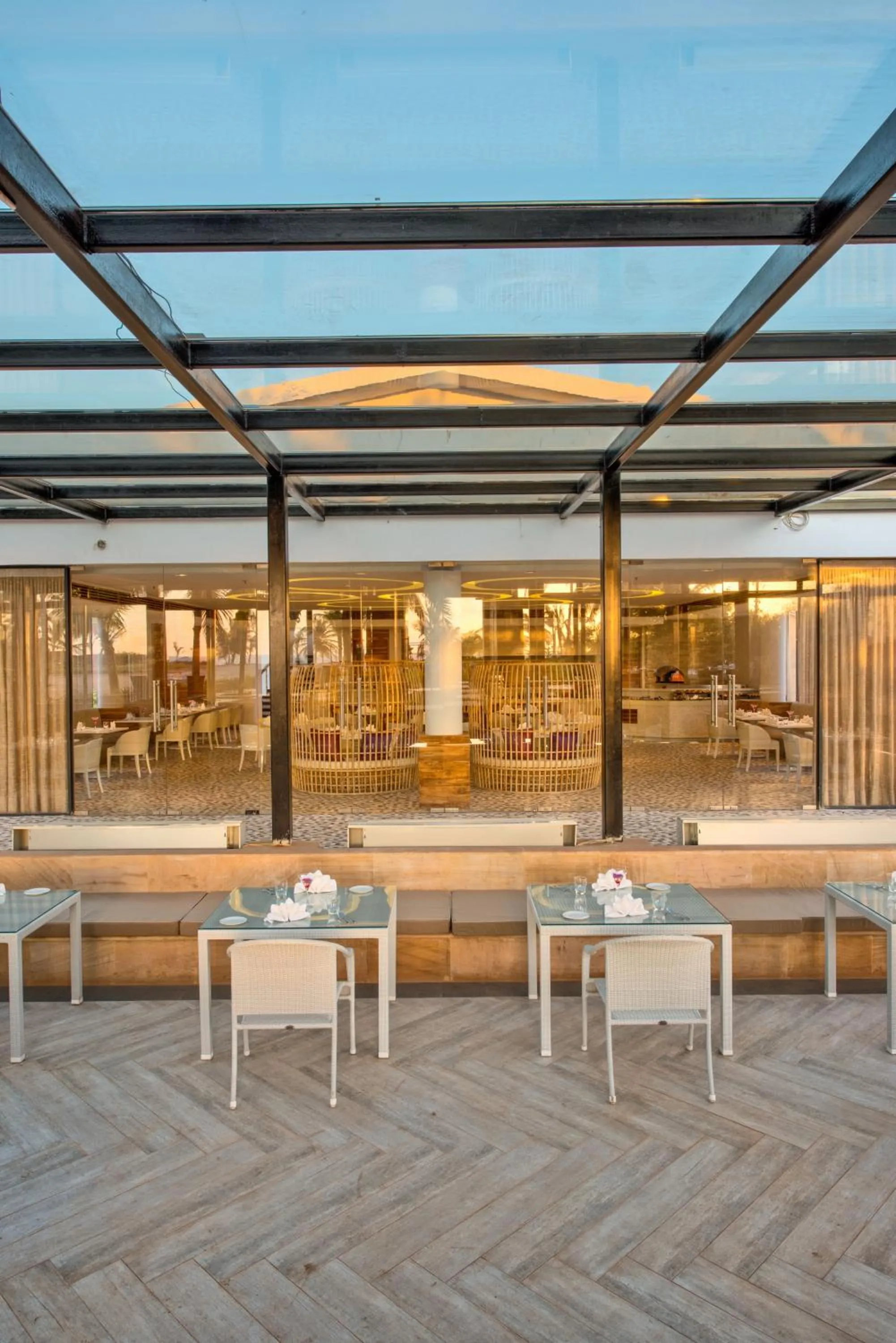 Restaurant/places to eat in Azaya Beach Resort Goa