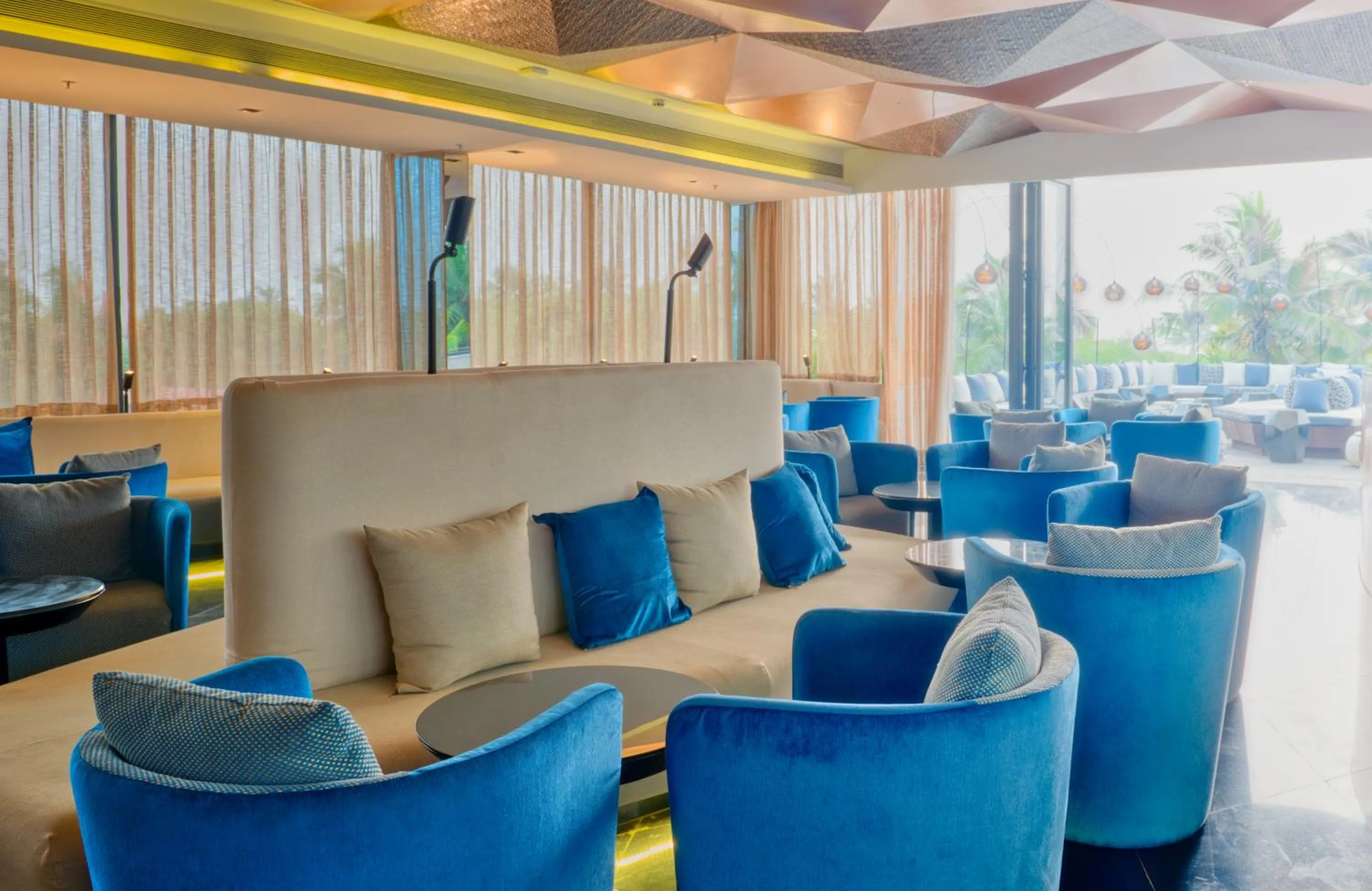 Lounge or bar in Azaya Beach Resort Goa