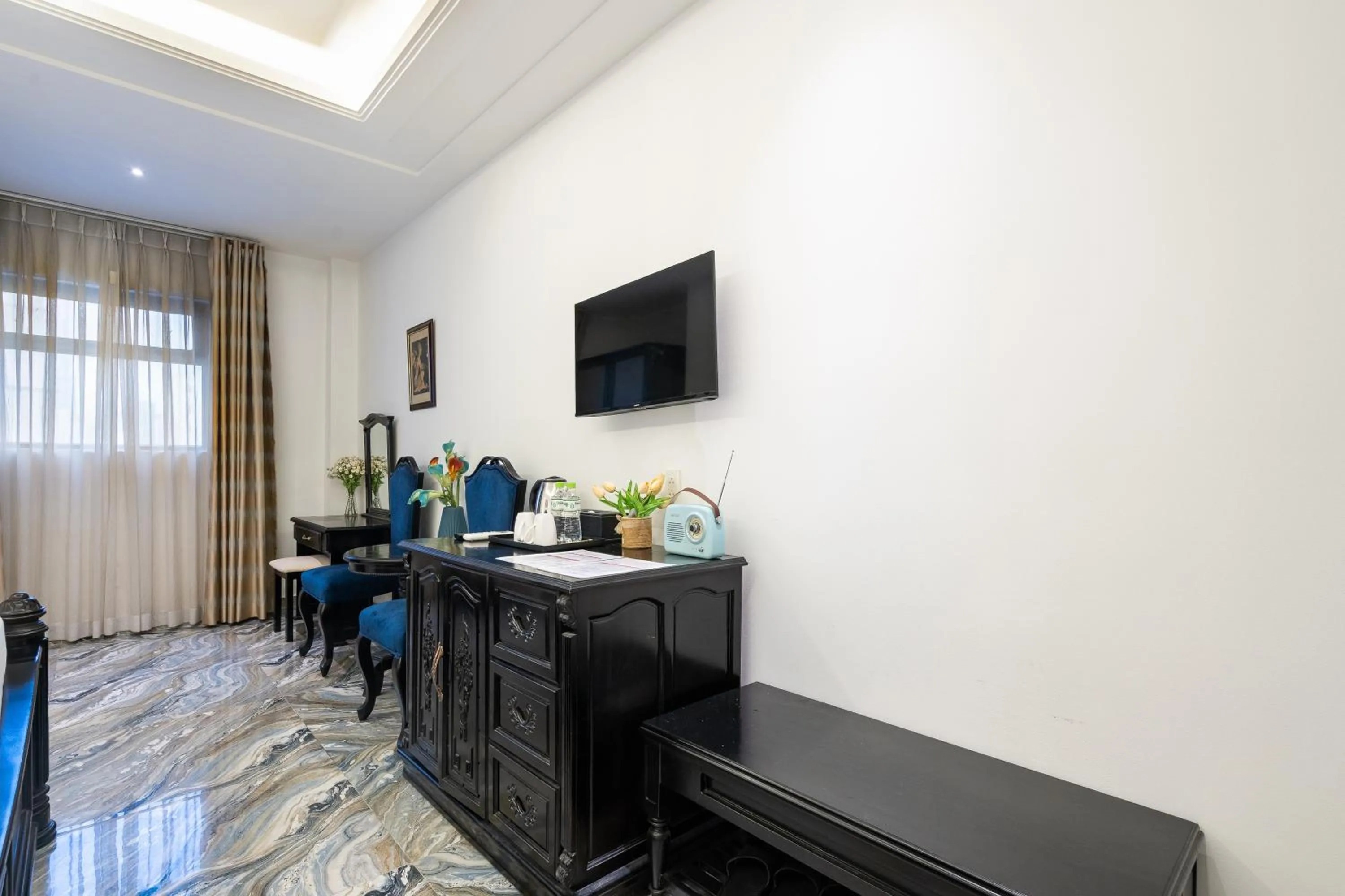 Seating area in Nicecy Saigon Hotel