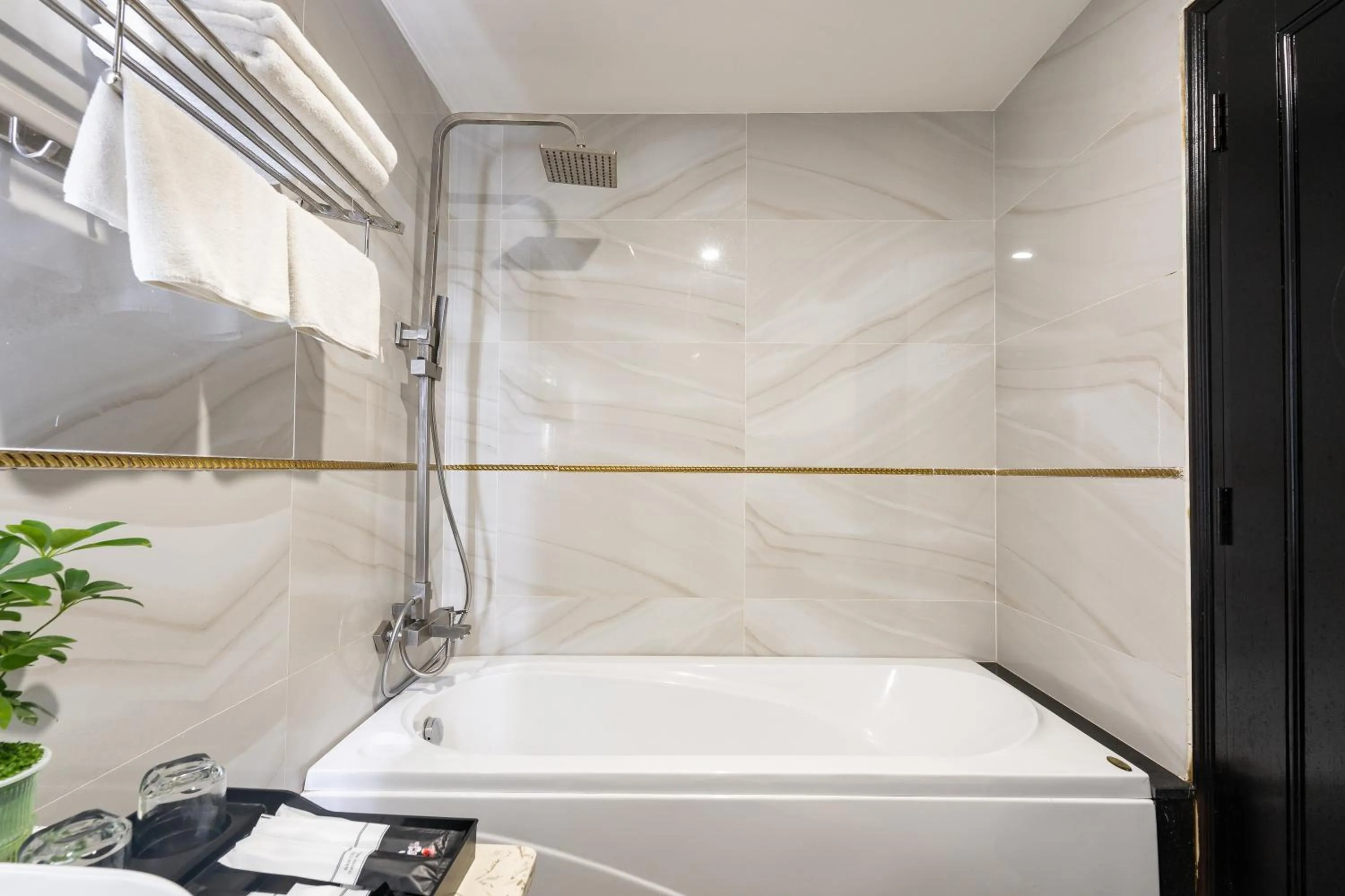 Shower in Nicecy Saigon Hotel