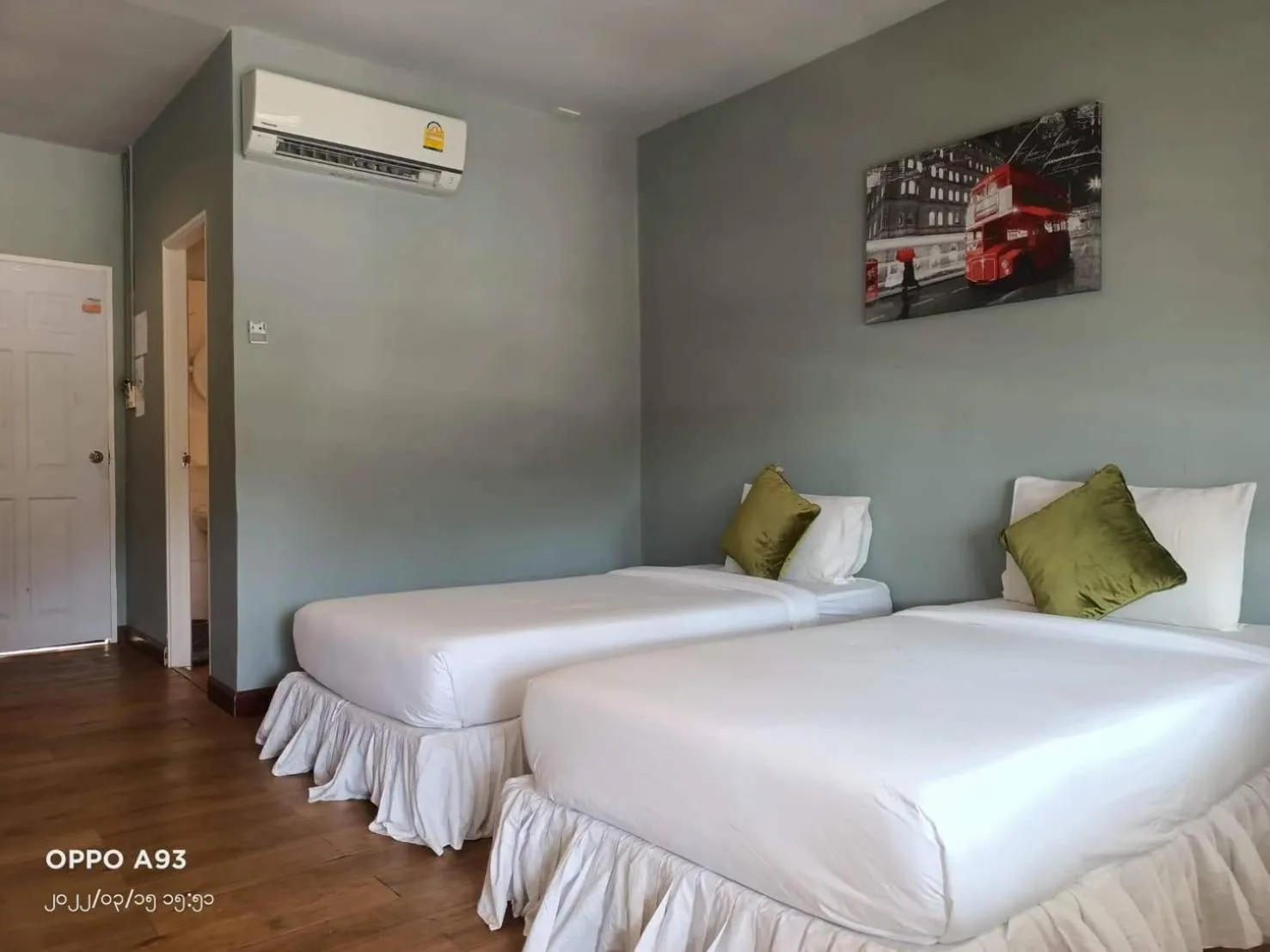 Photo of the whole room, Bed in Uphill Cottage