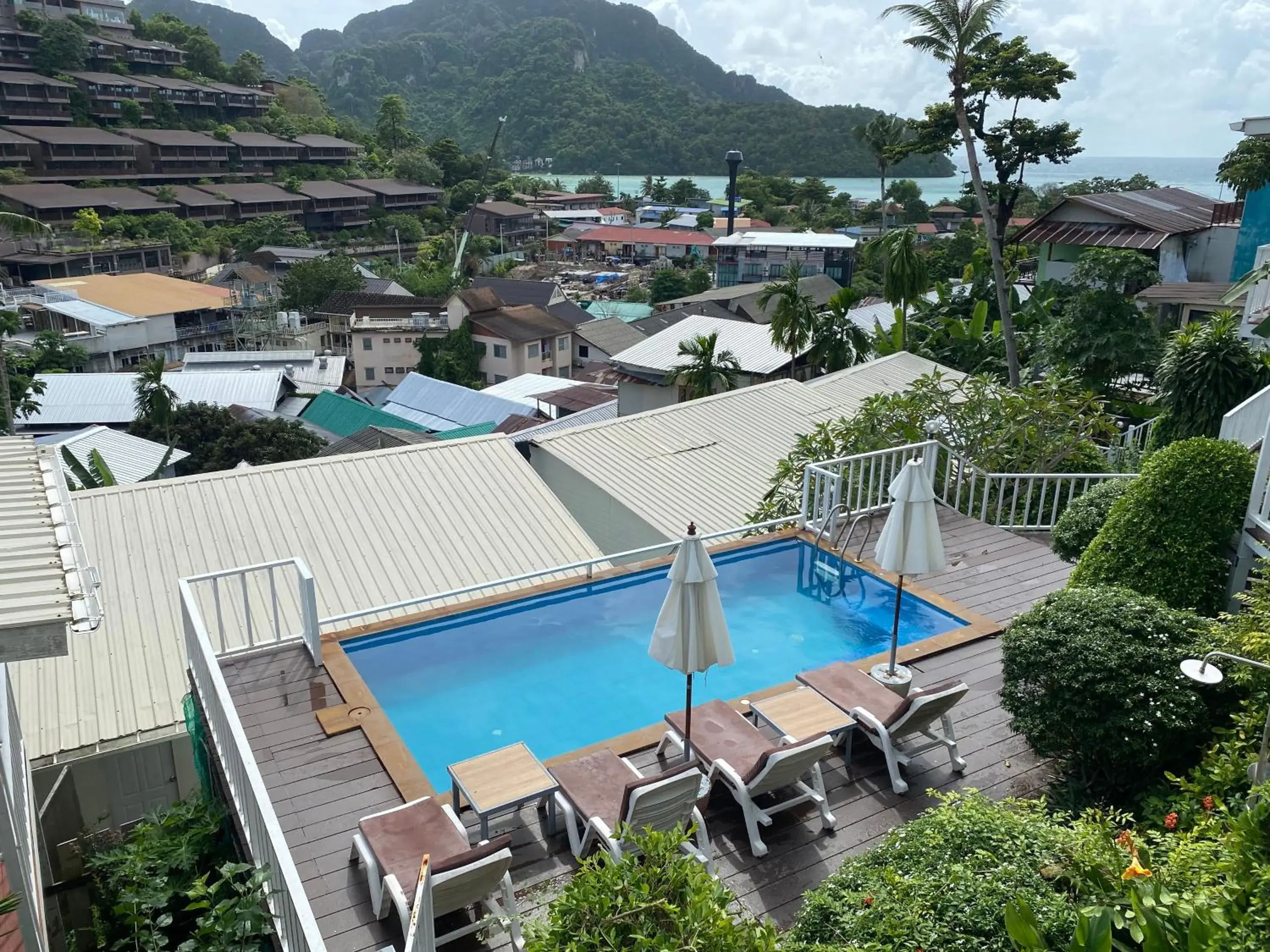 Swimming pool in Uphill Cottage Swimming pool in Uphill Cottage
