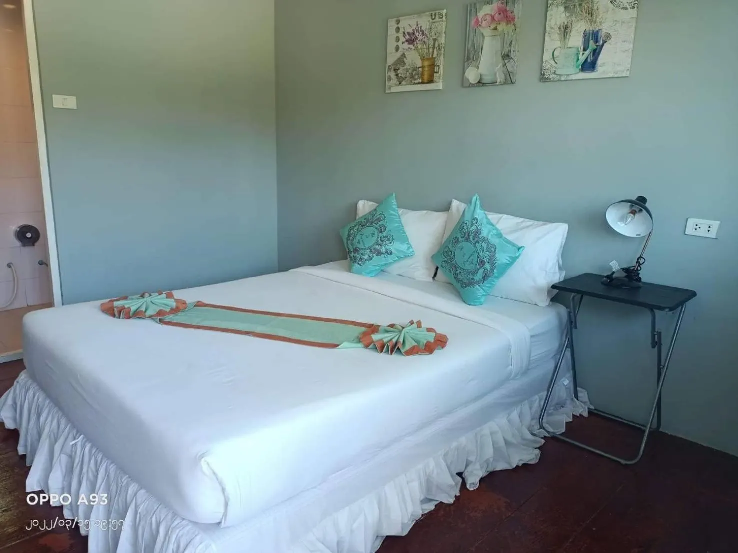 Photo of the whole room, Bed in Uphill Cottage