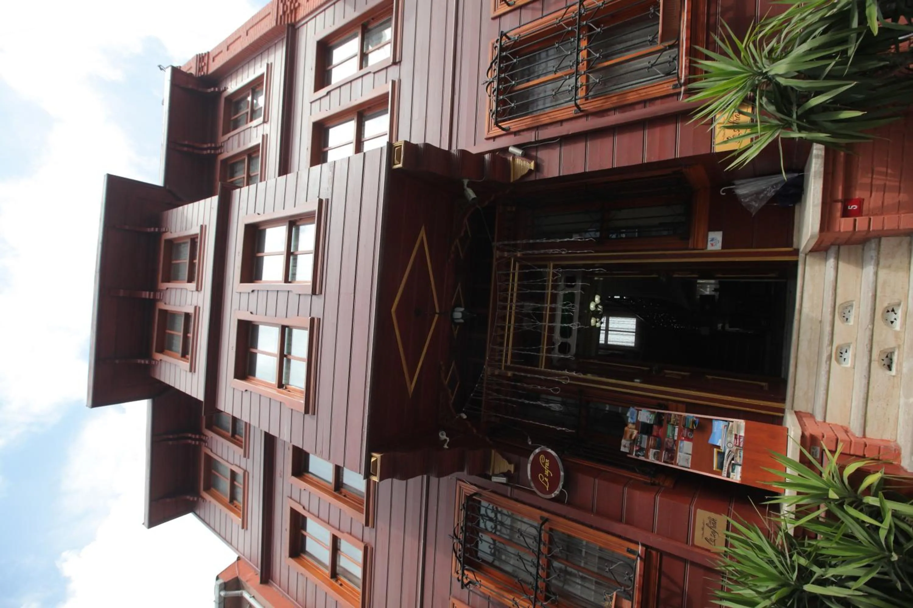 Facade/entrance in Le Safran Suite Hotel