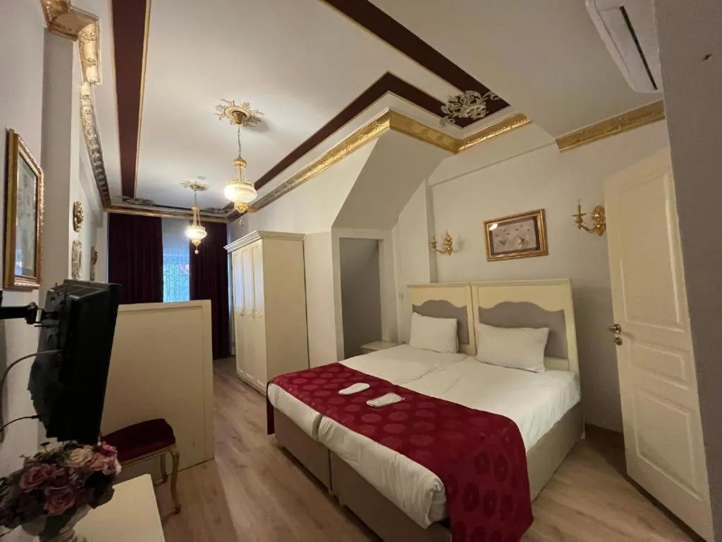 Bed in Le Safran Suite Hotel