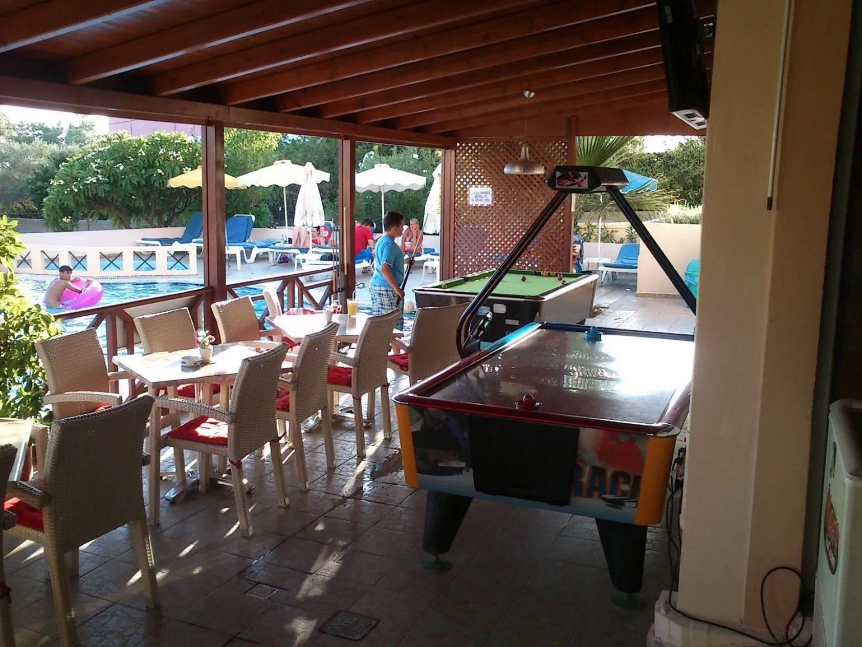 Billiard in Summer Memories Aparthotel