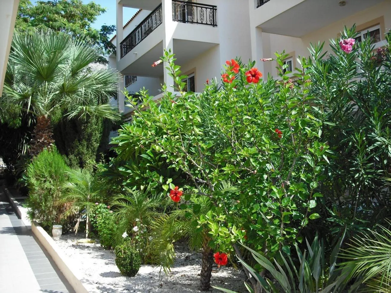 Facade/entrance in Summer Memories Aparthotel