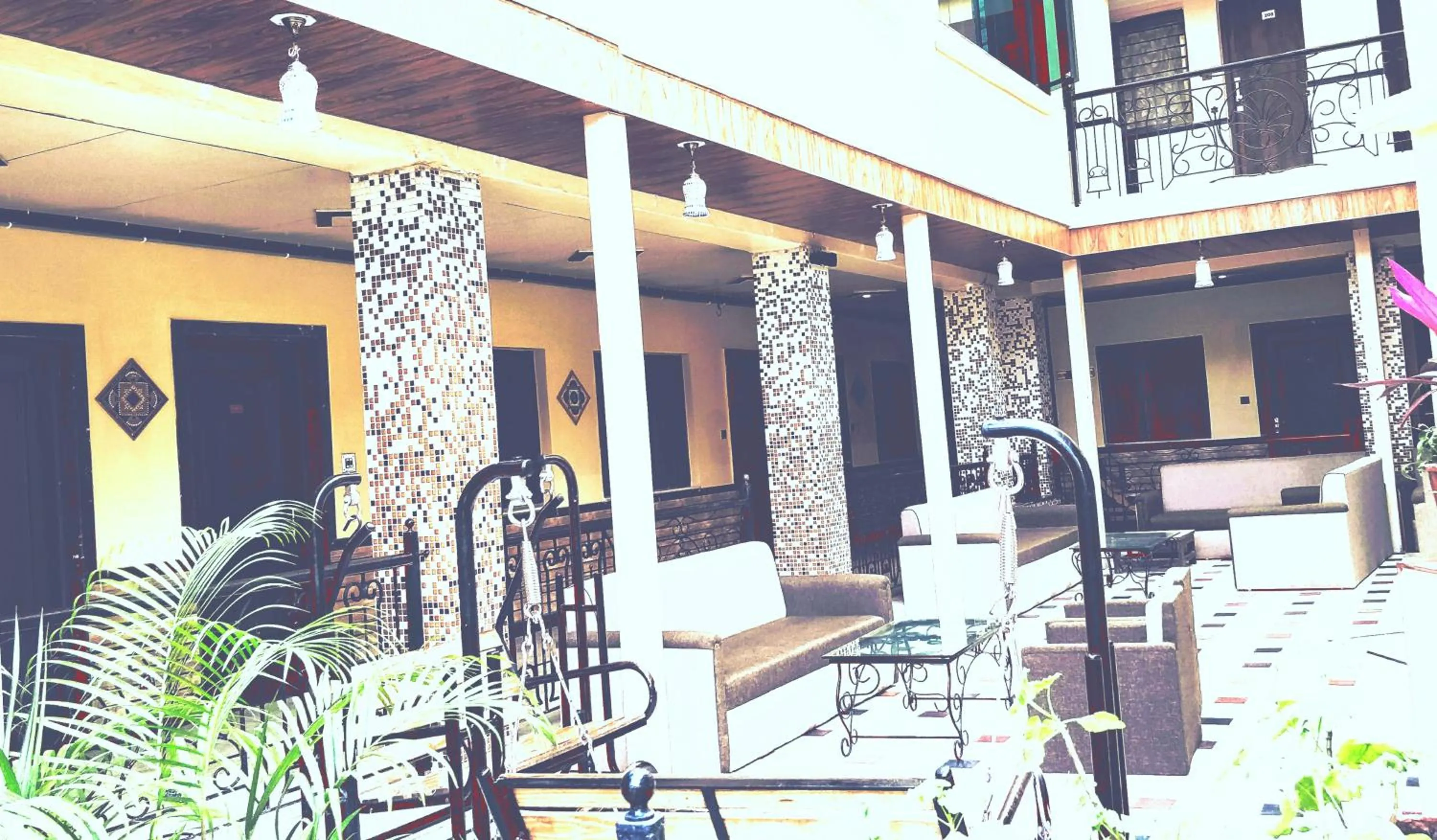 Communal lounge/ TV room in Hotel Saraswati