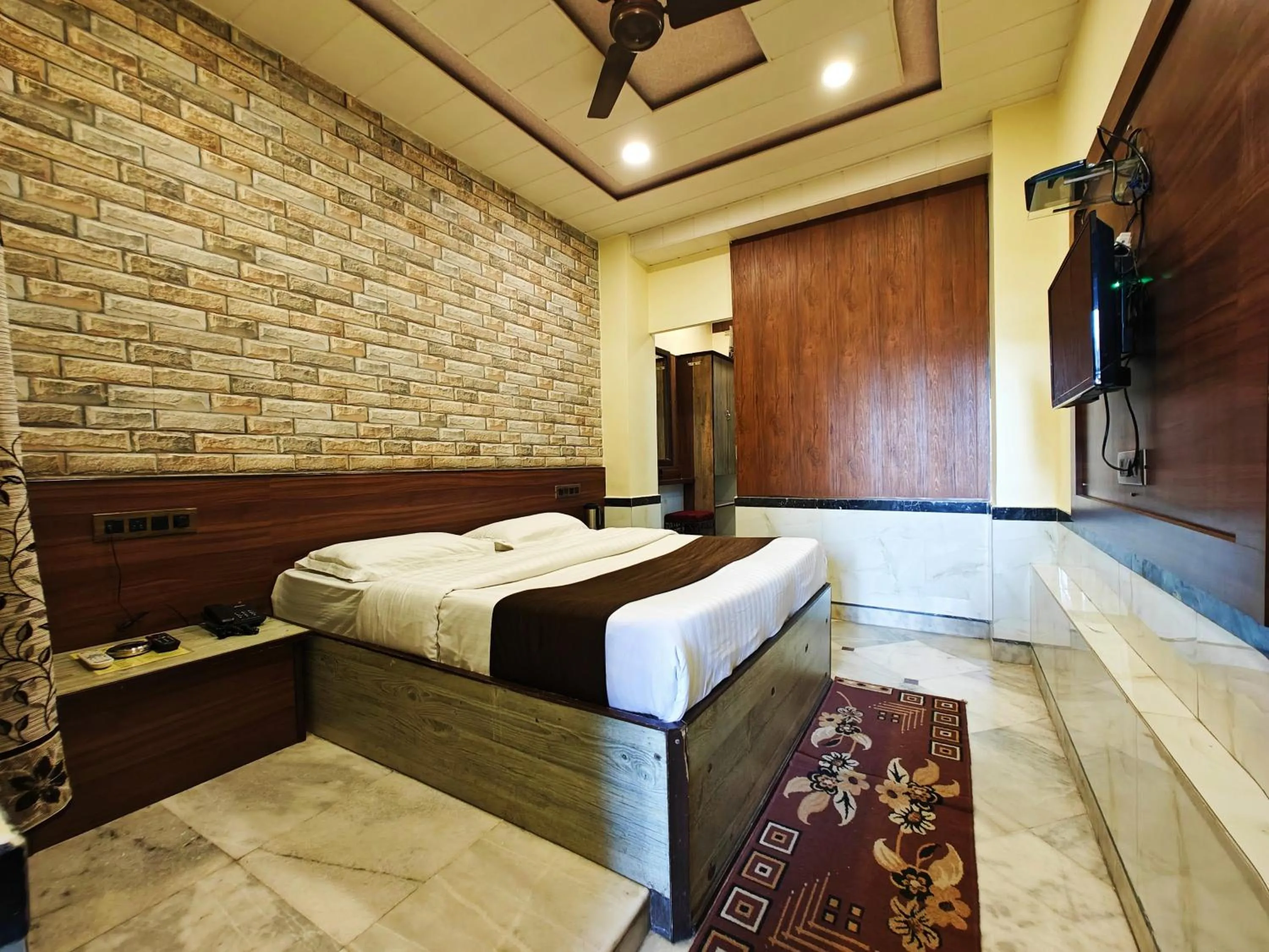 Bed in Hotel Saraswati