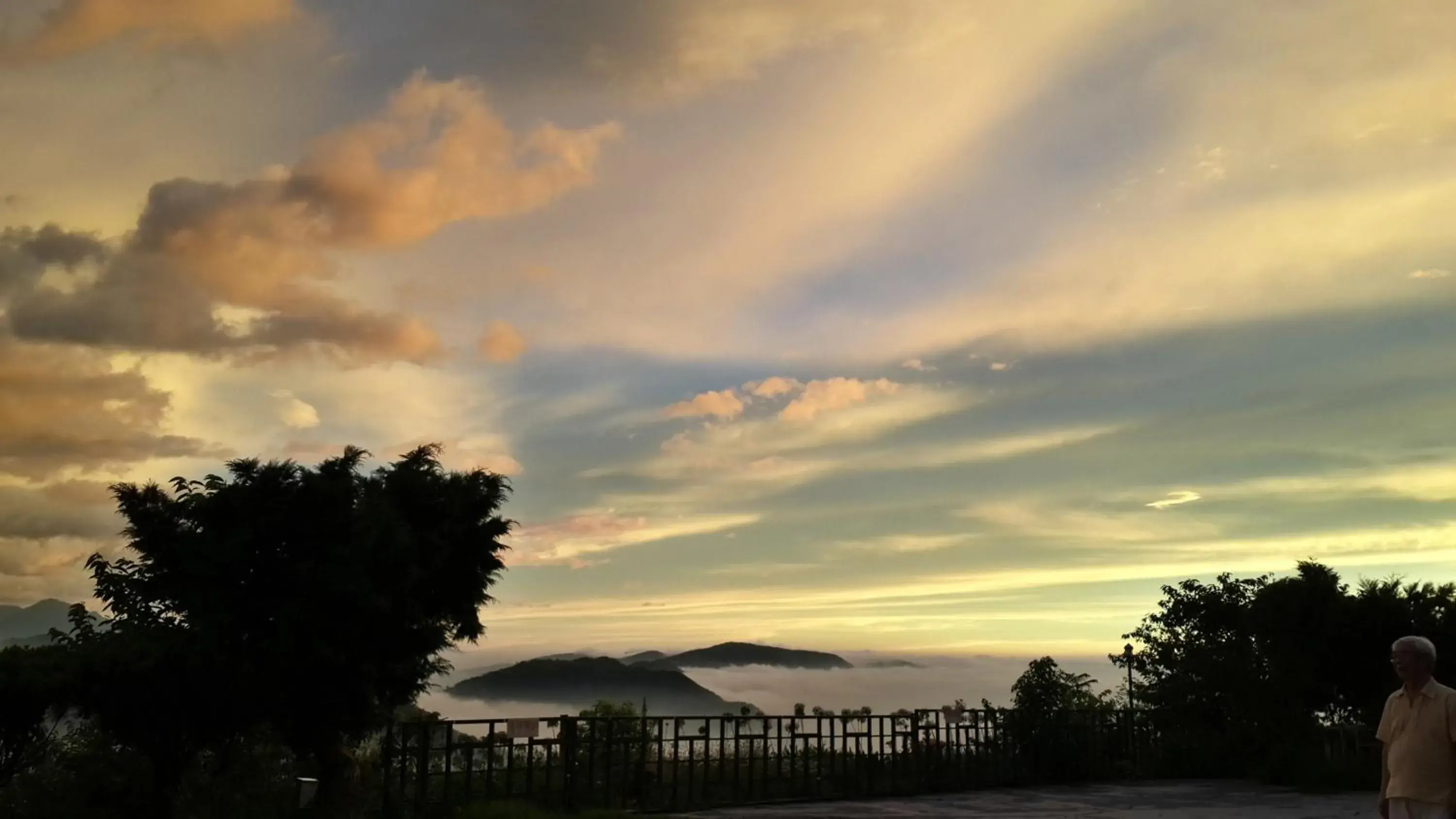 Lake view in Shan Shui-Yuan Vege Guest House Lake view in Shan Shui-Yuan Vege Guest House