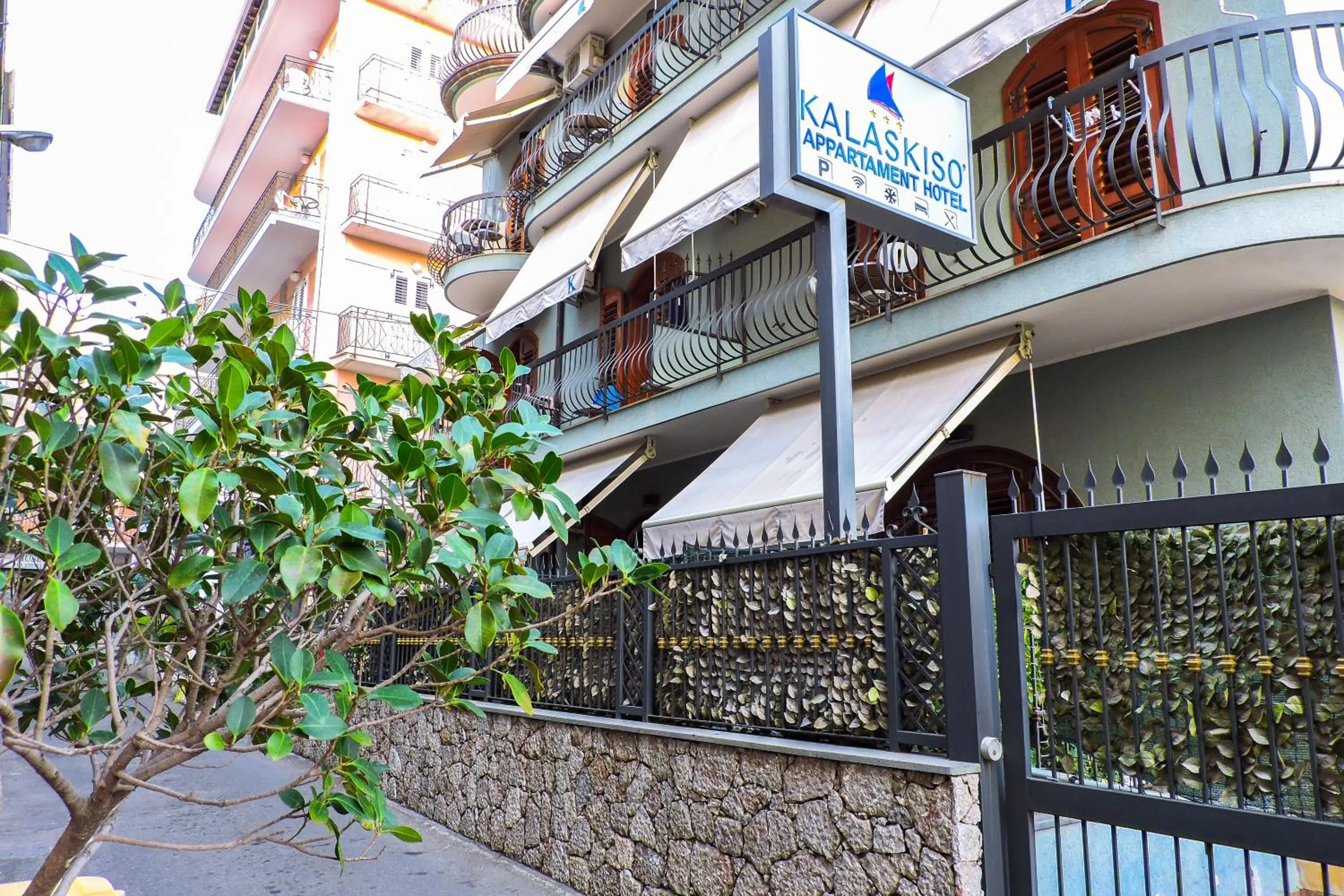 Facade/entrance in Kalaskiso'