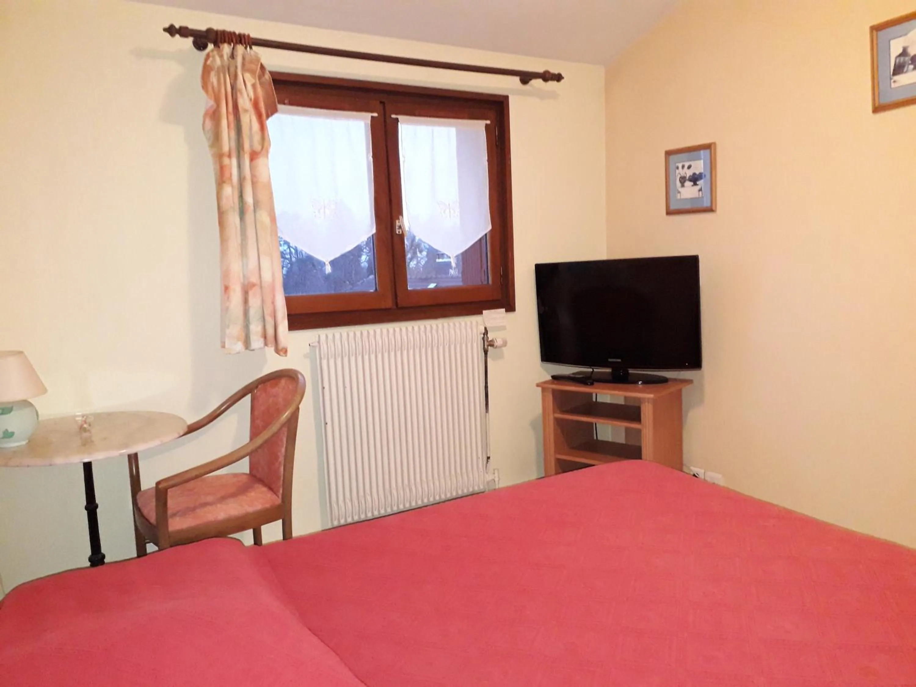 Photo of the whole room in Hotel Le Beauregard