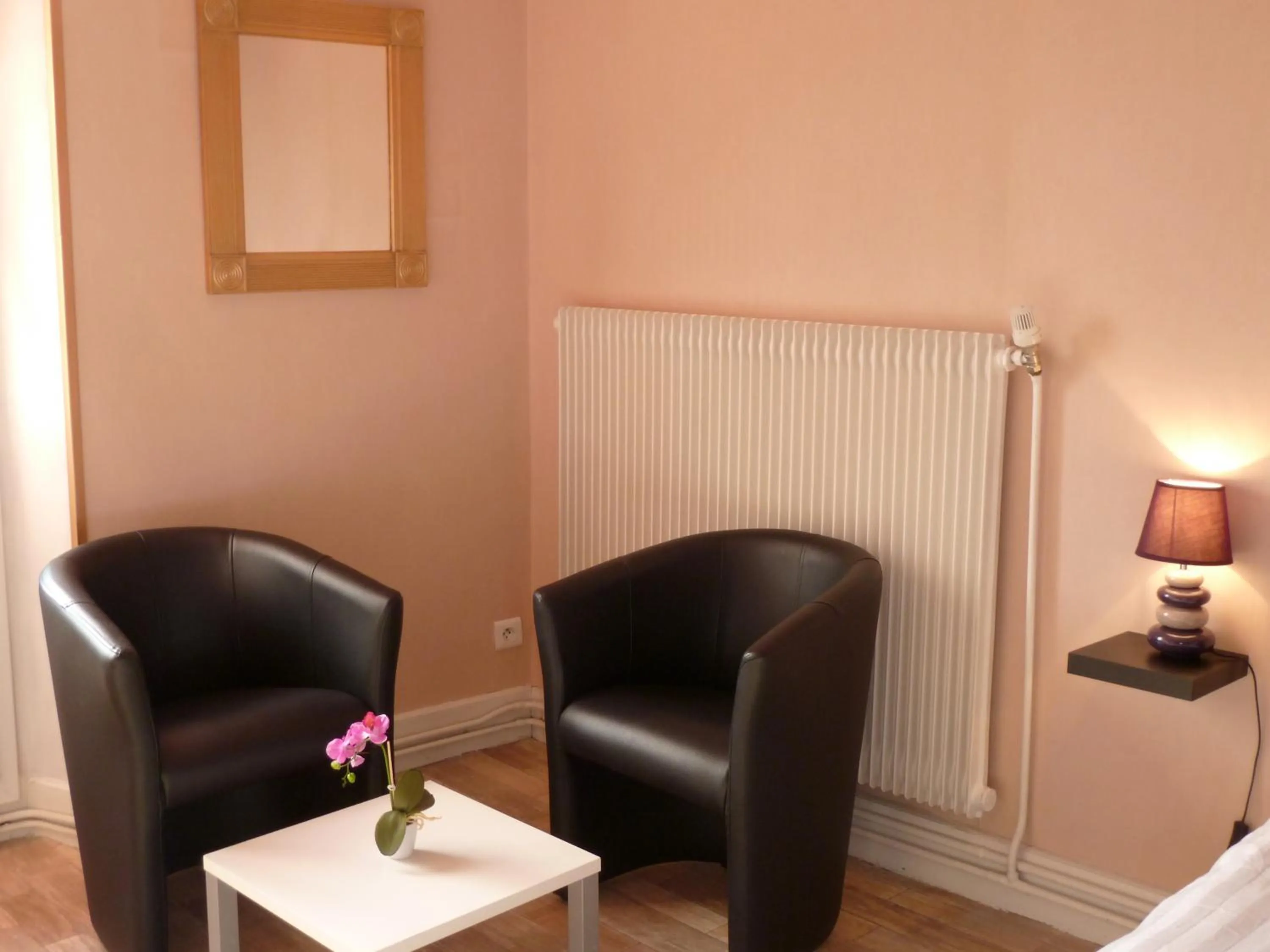 Seating area in Hotel Le Beauregard