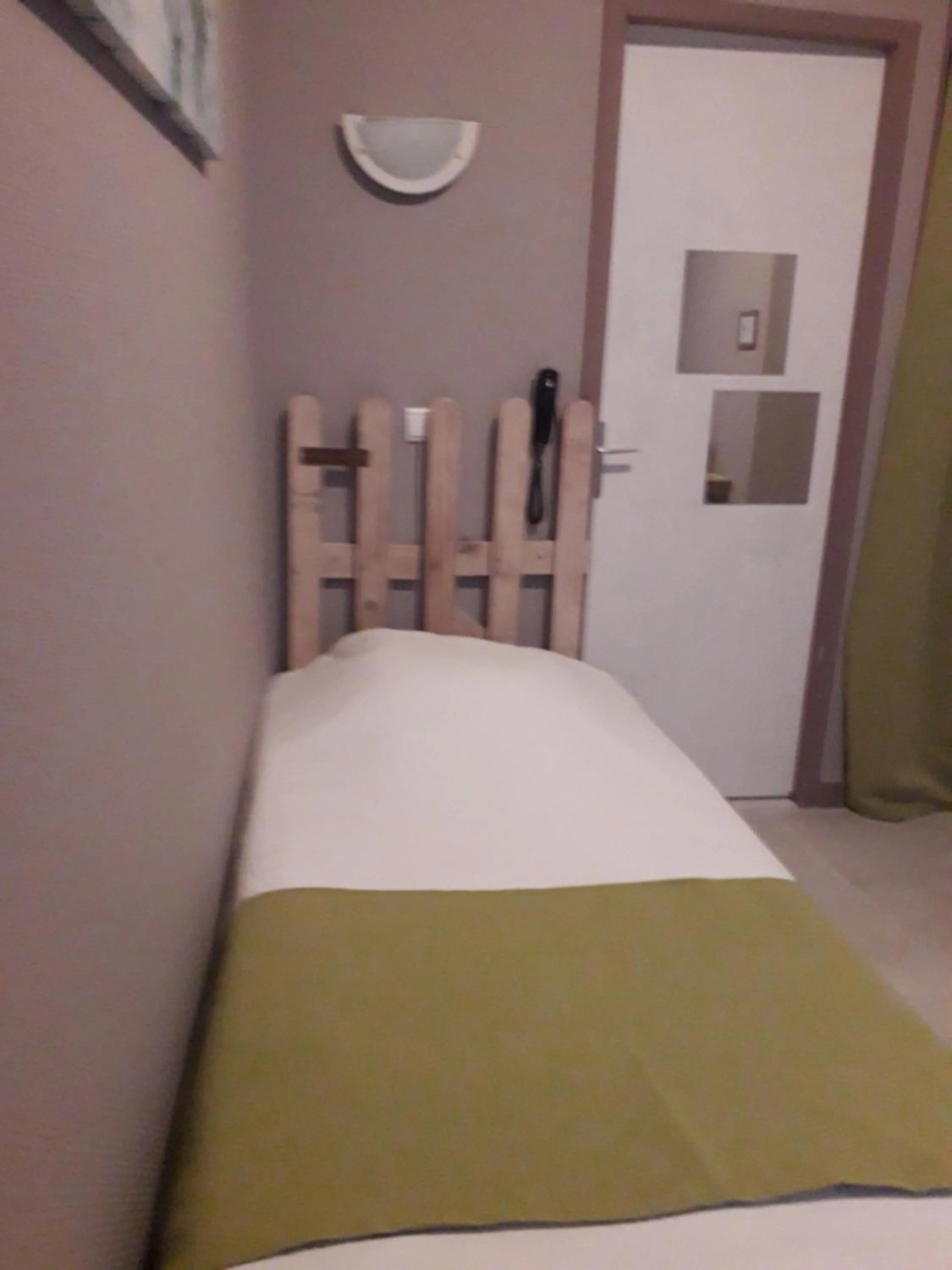 Bed in Hotel Le Beauregard