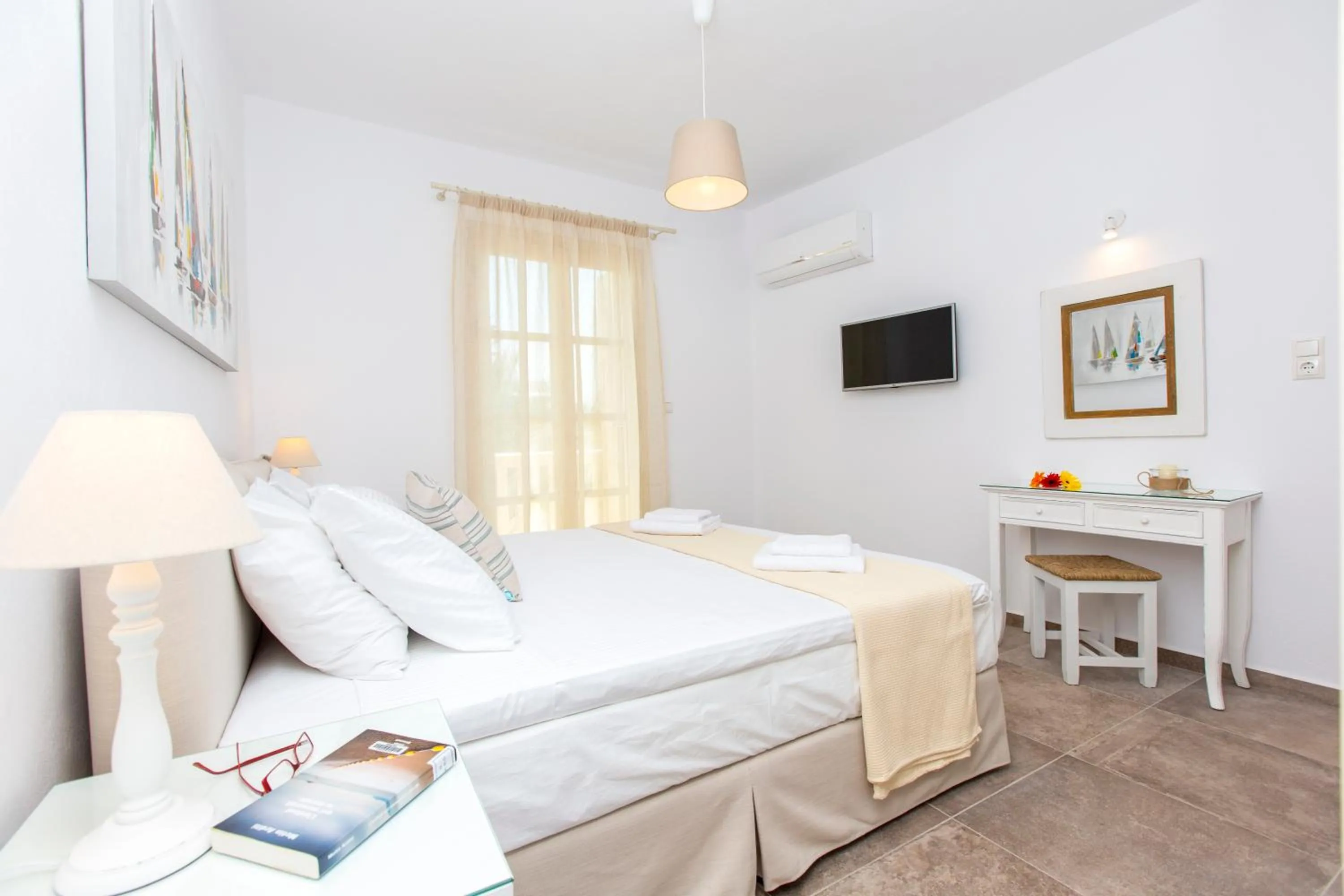 Bedroom, Bed in Castle Mansions