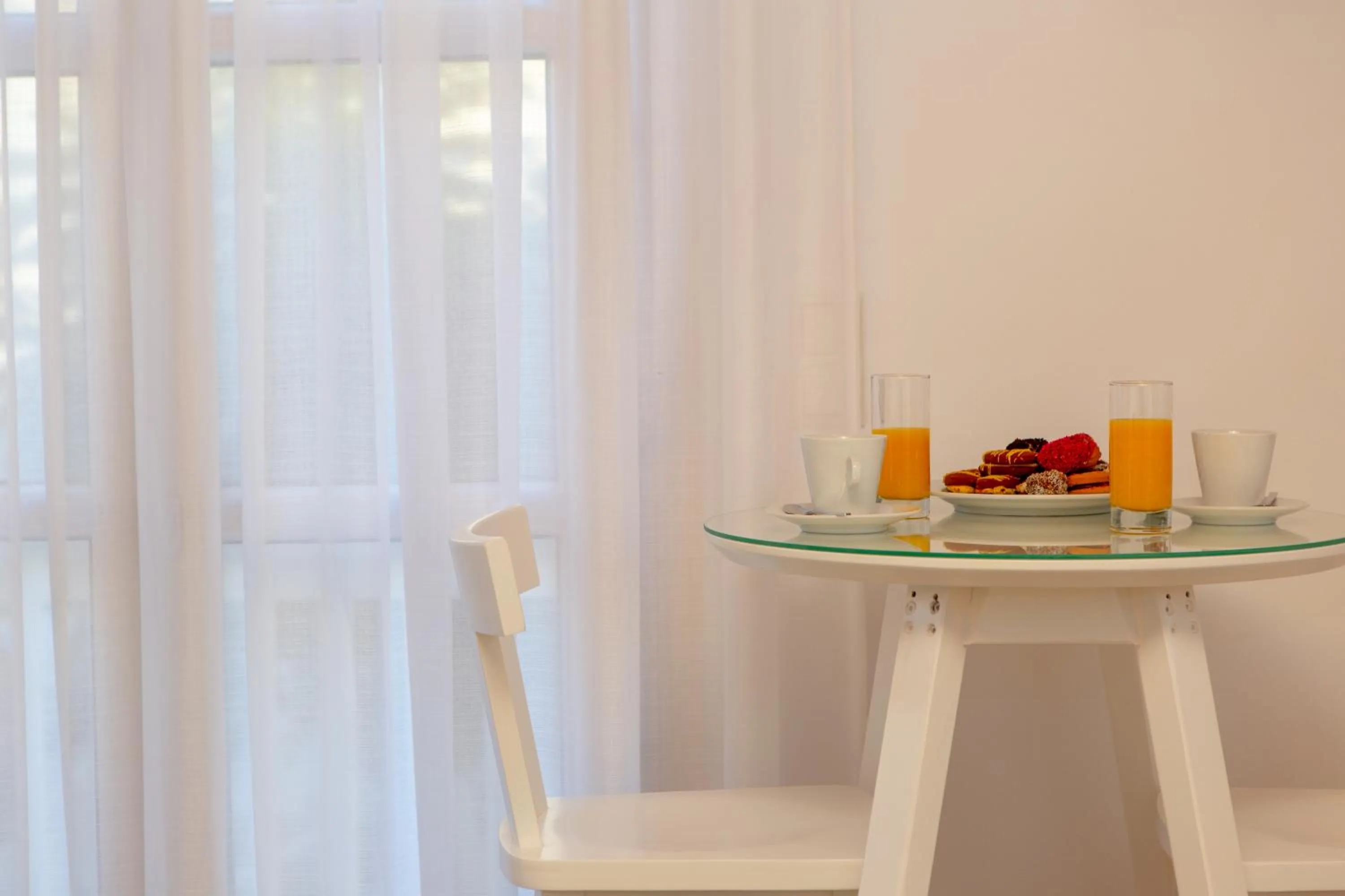 Food and drinks in Castle Mansions