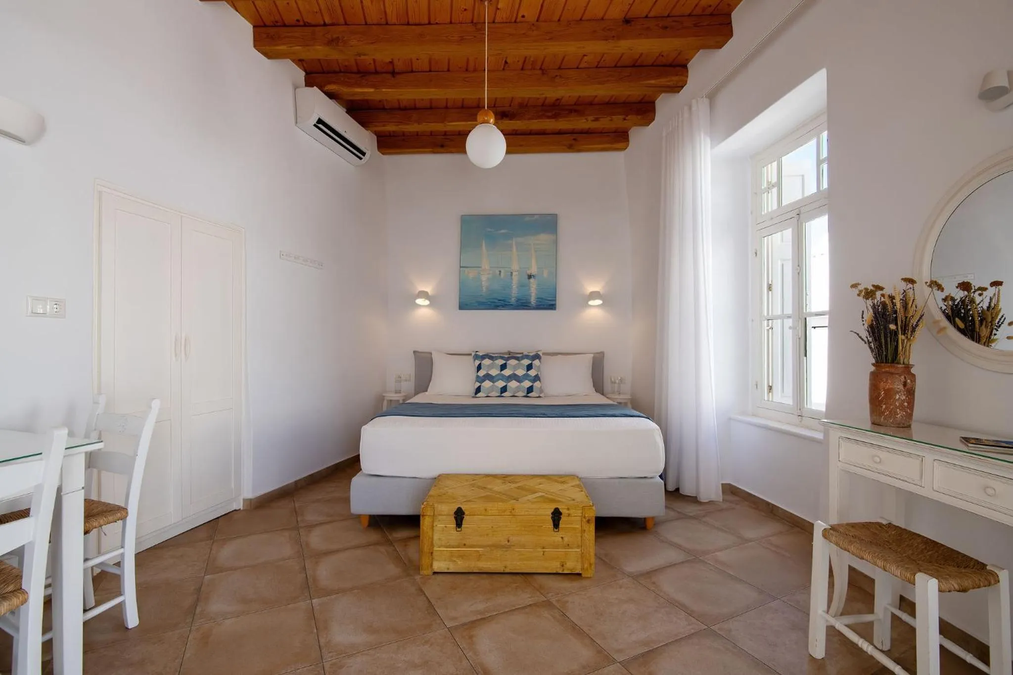 Photo of the whole room, Bed in Castle Mansions