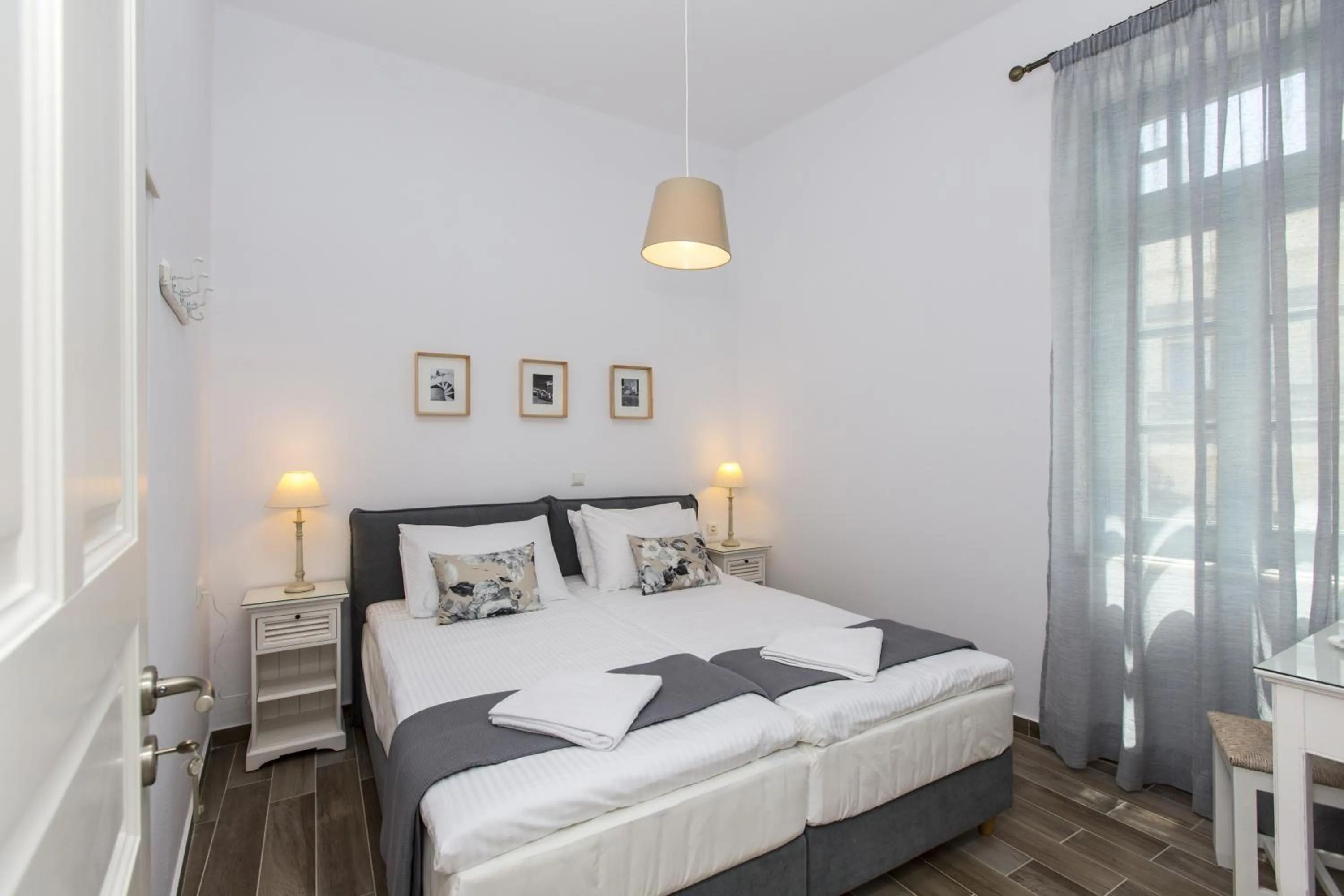 Bedroom, Bed in Castle Mansions