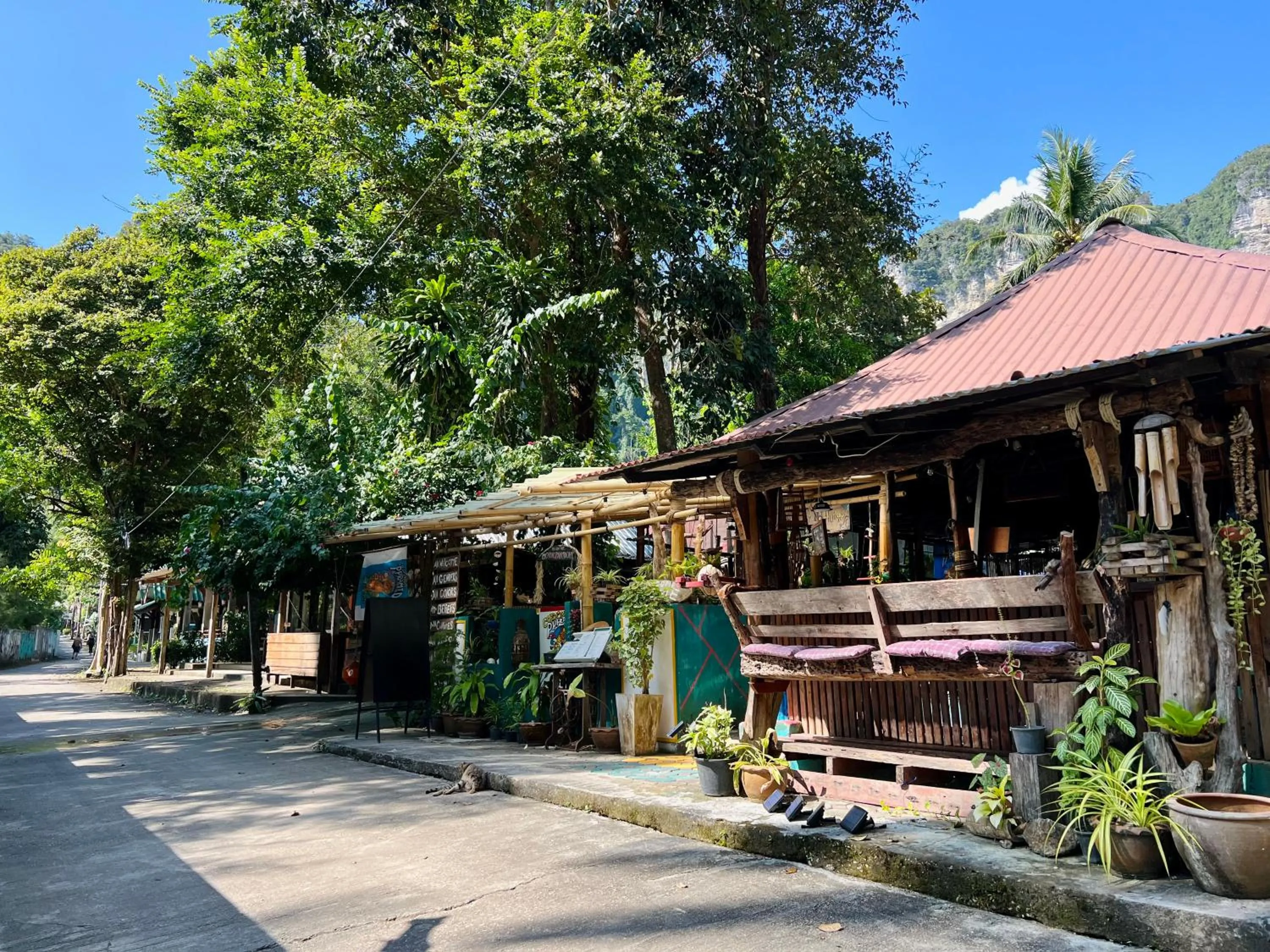 Restaurant/places to eat in Dream Valley Resort, Tonsai Beach