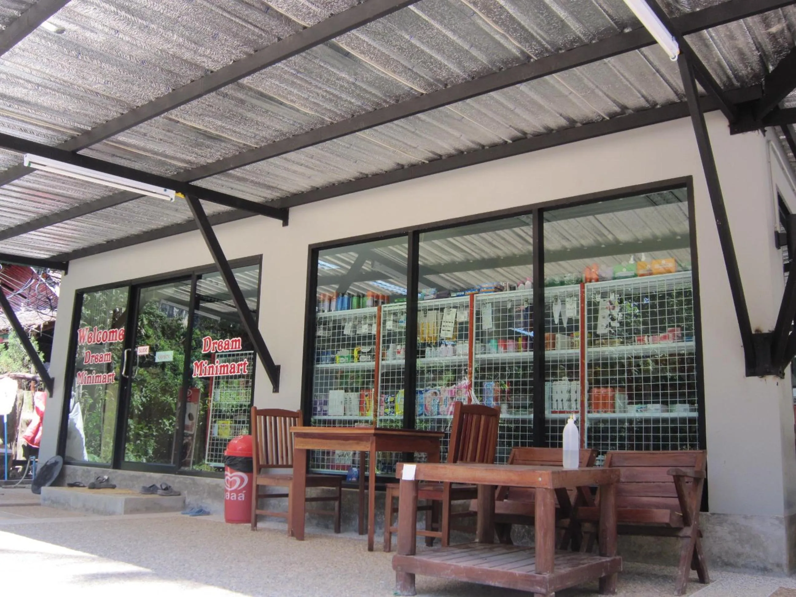 On-site shops in Dream Valley Resort, Tonsai Beach