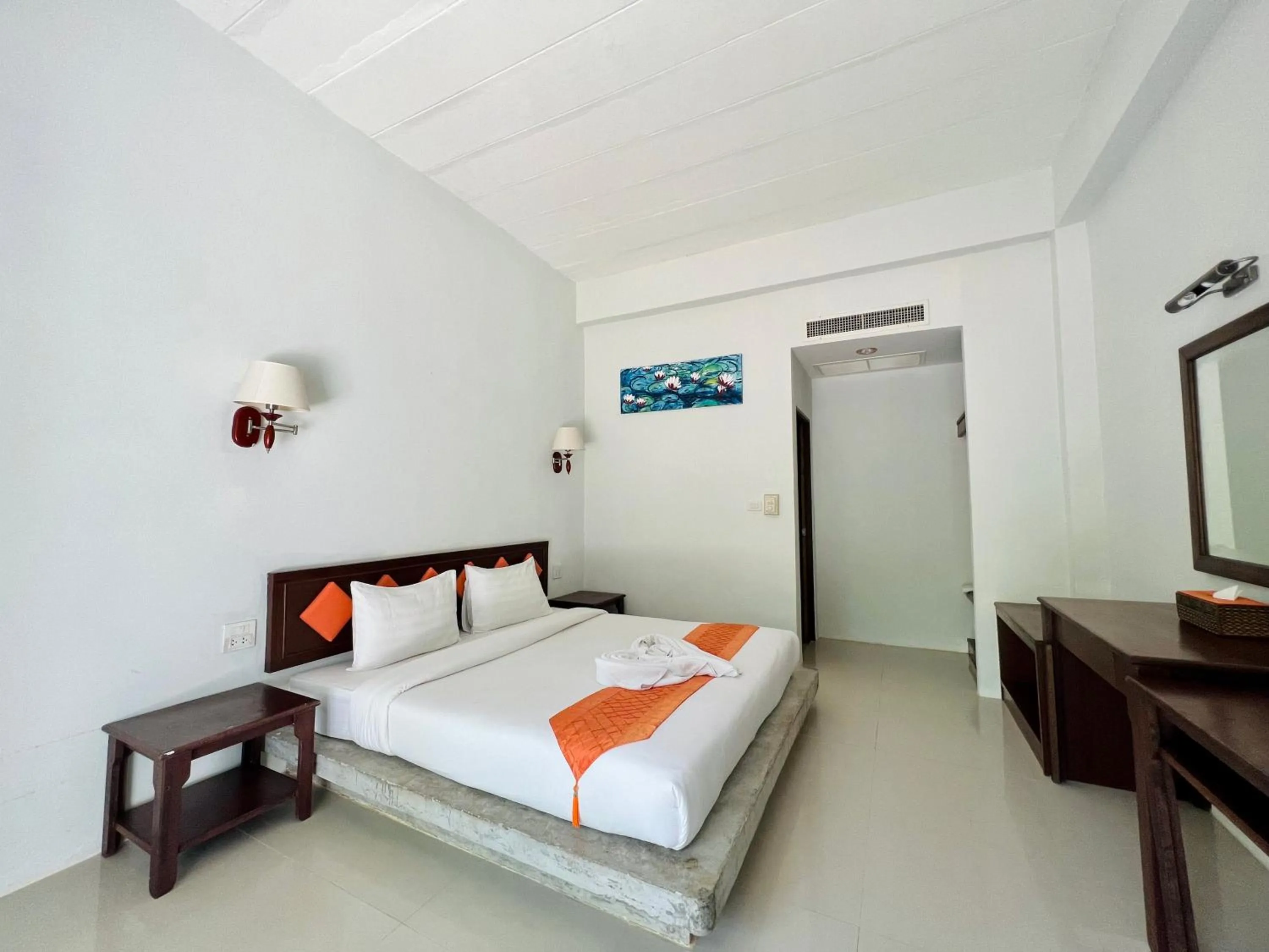 Photo of the whole room, Bed in Dream Valley Resort, Tonsai Beach