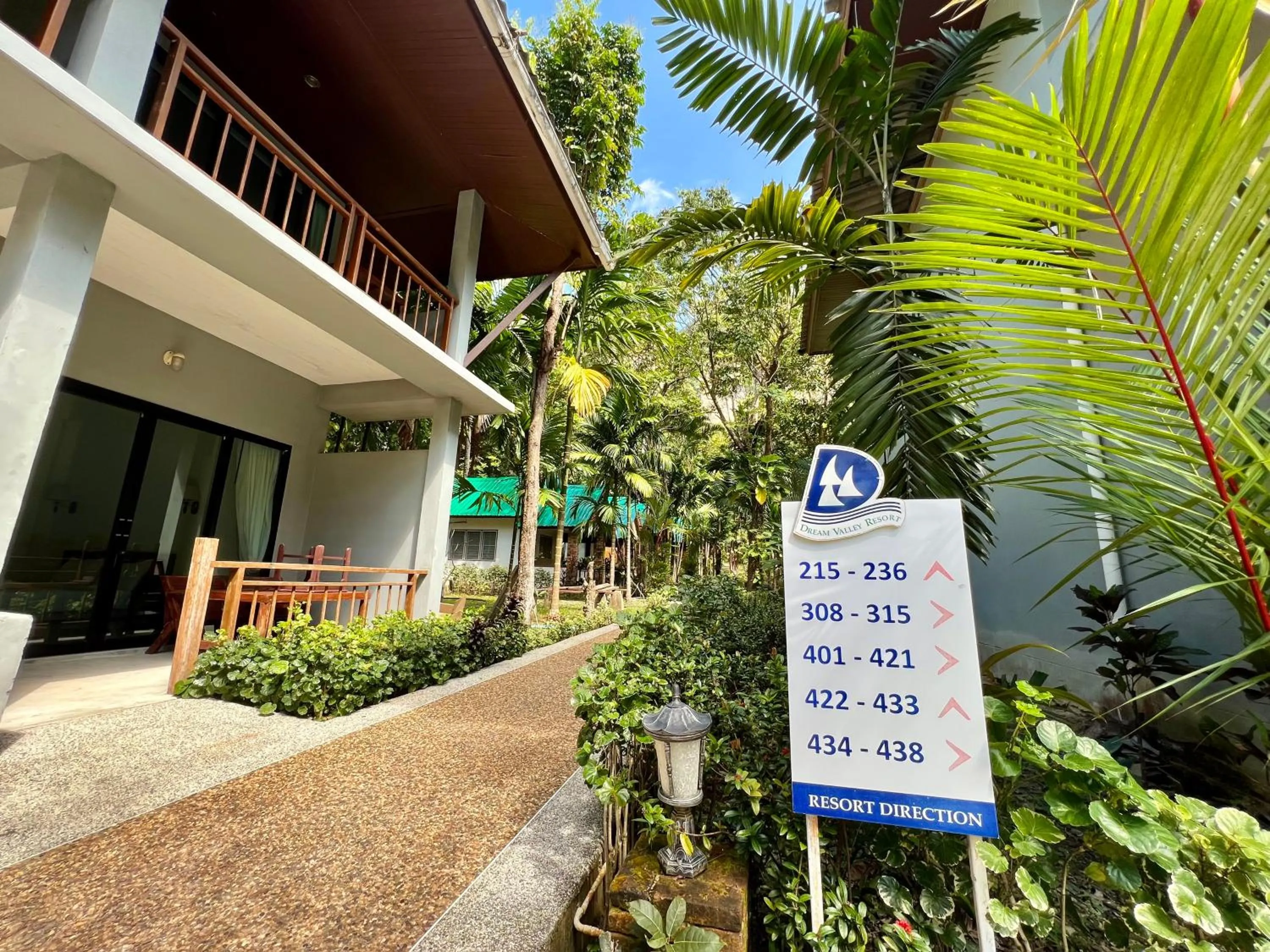 Property building in Dream Valley Resort, Tonsai Beach
